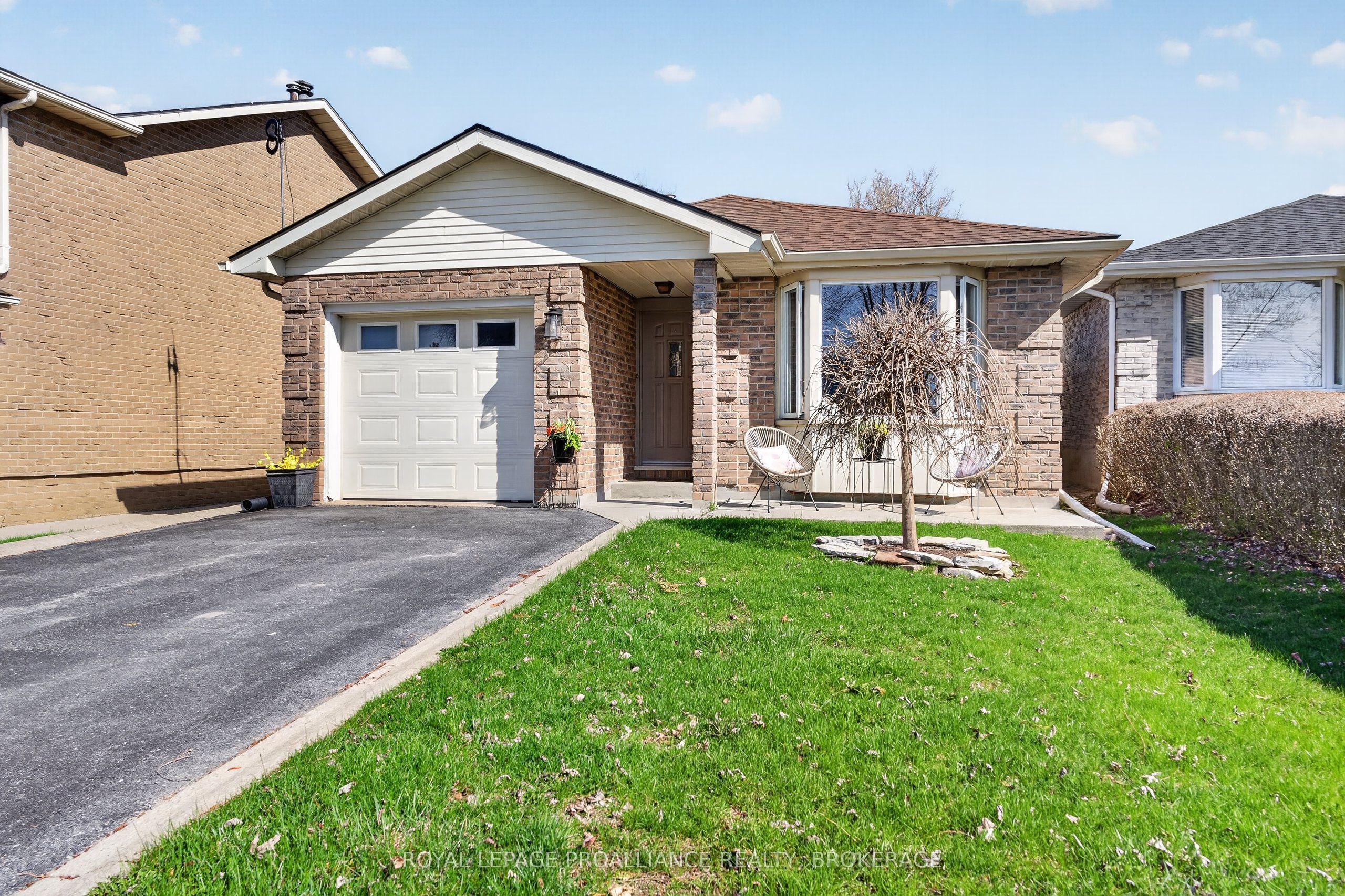 16 Grenadier Drive, Kingston, ON, K7K 6E8