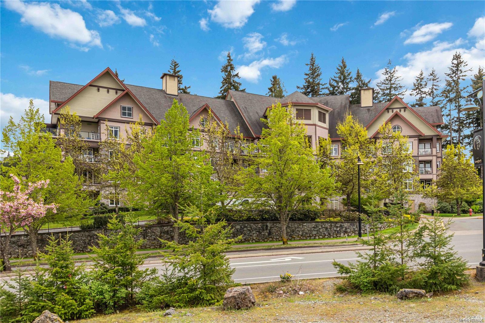 203-1395 Bear Mountain Parkway, Langford, BC, V9B 0E1 photo 4