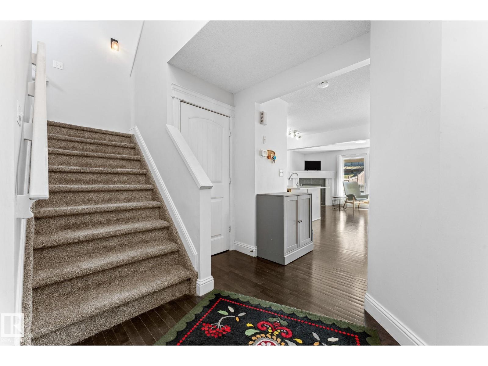 Additional image 3 of 3527 11 Street NW, Edmonton, AB, T6T0E9