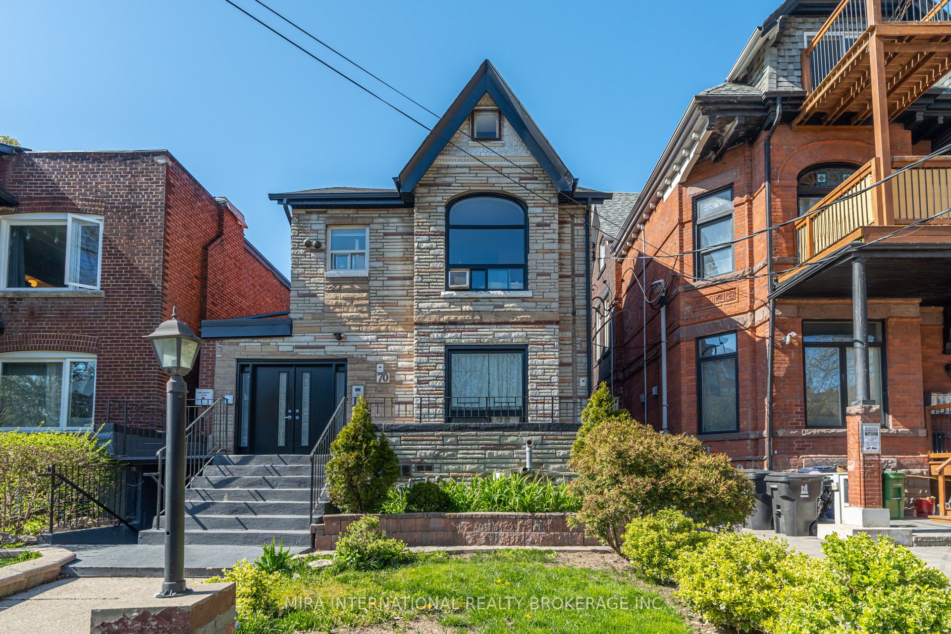 204-70 Melbourne Avenue, Toronto, ON, M6K 1K7