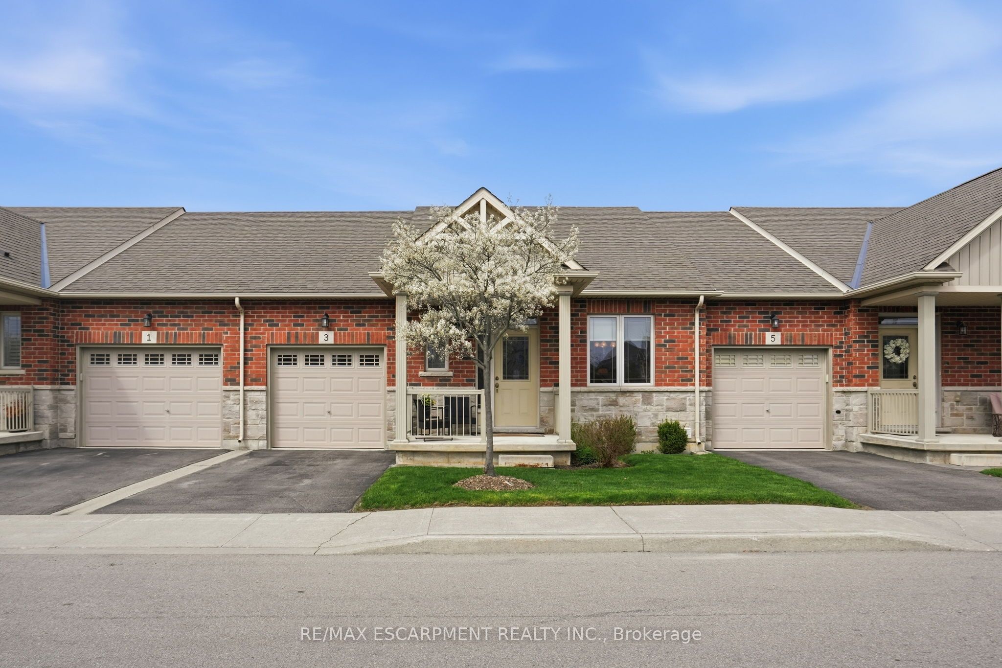 3 Ecker Lane, Hamilton, ON, L0R 1C0