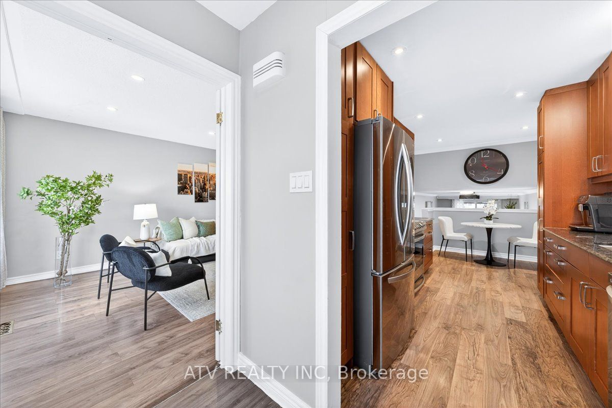 Additional image 4 of 2504 Glamworth Crescent, Mississauga, ON, L5K 1G3