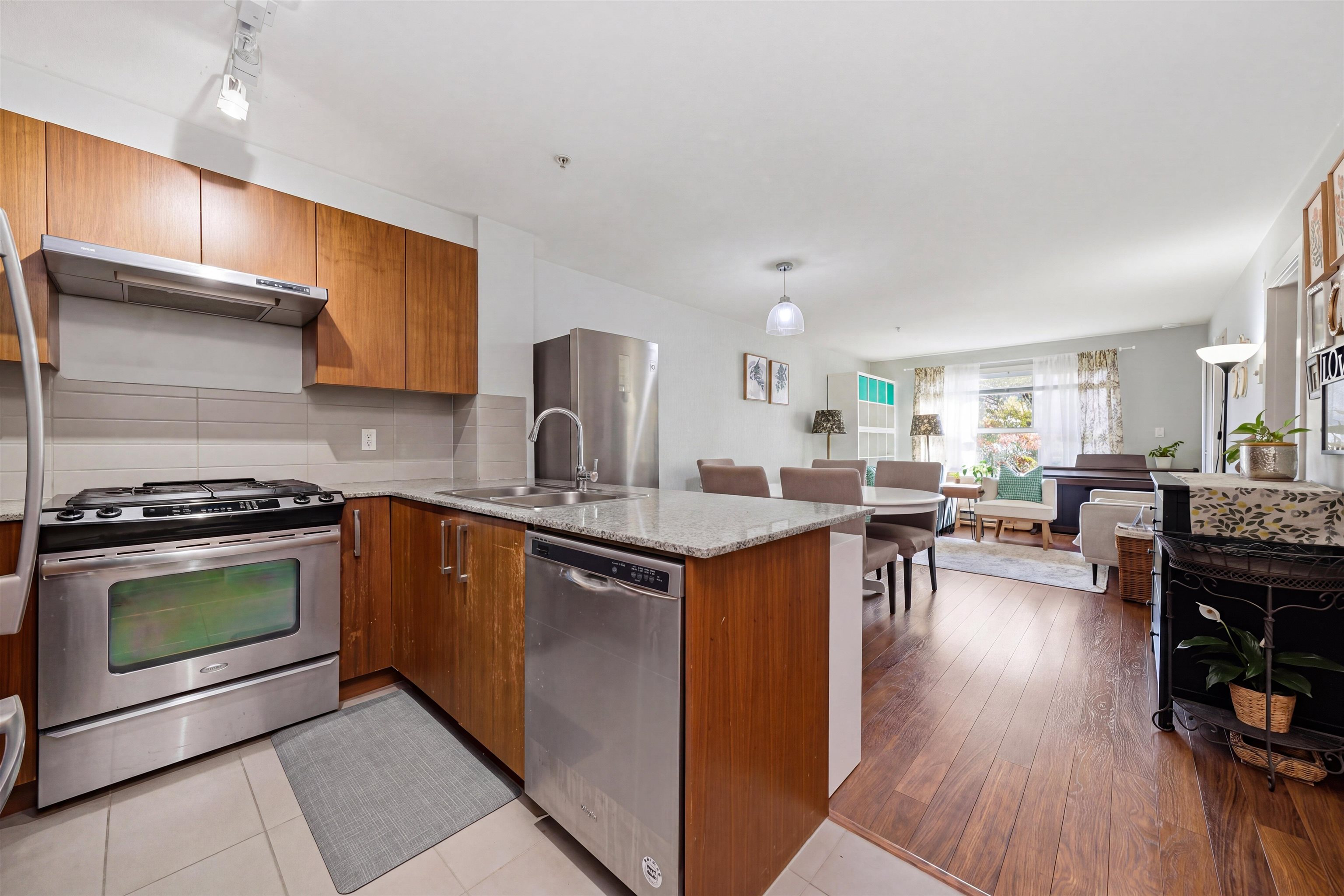 Additional image 3 of 109-5889 Irmin Street, Burnaby, BC, V5J 0C1