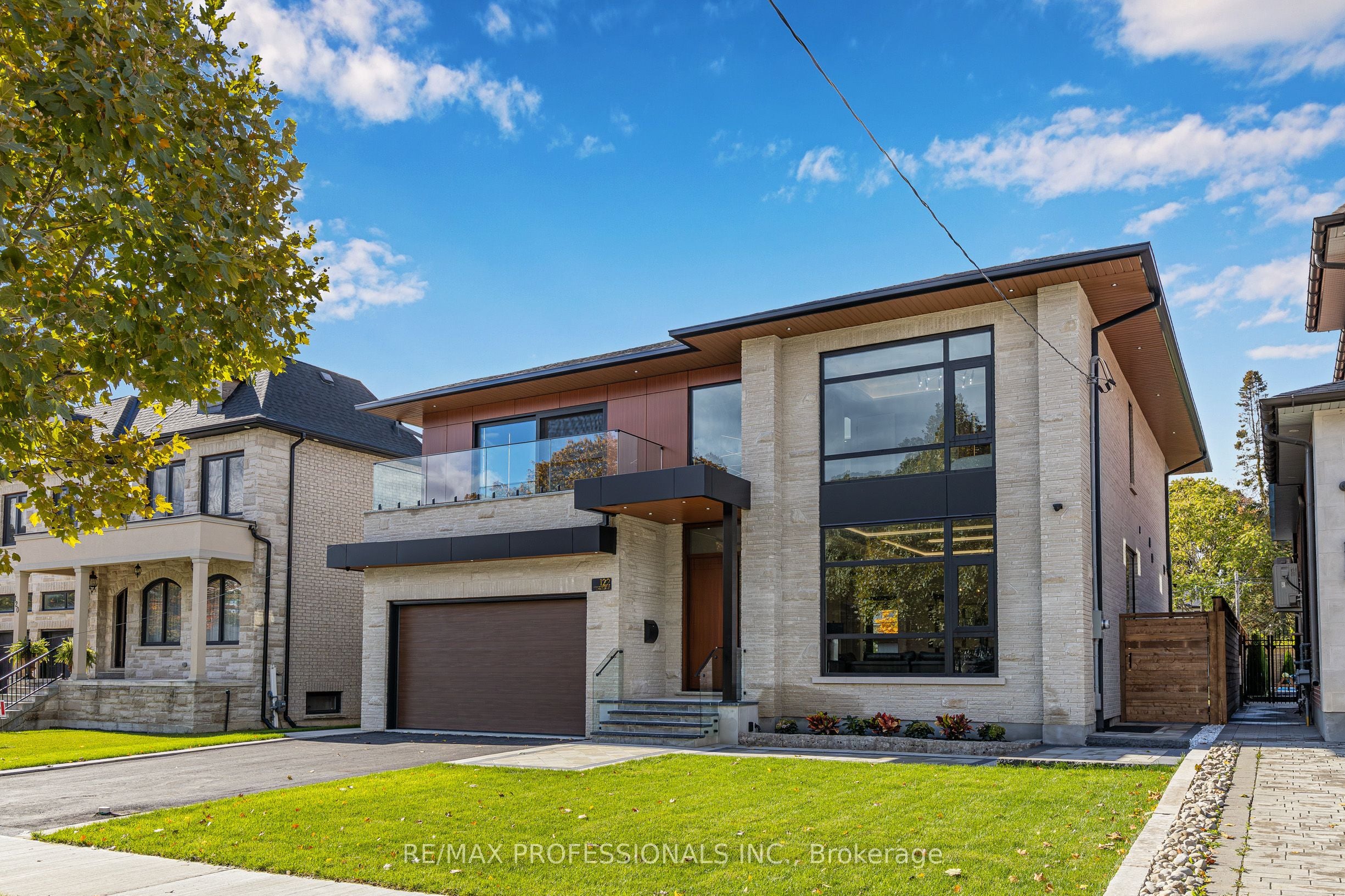Additional image 2 of 122 Ashbourne Drive, Toronto, ON, M9B 4H8