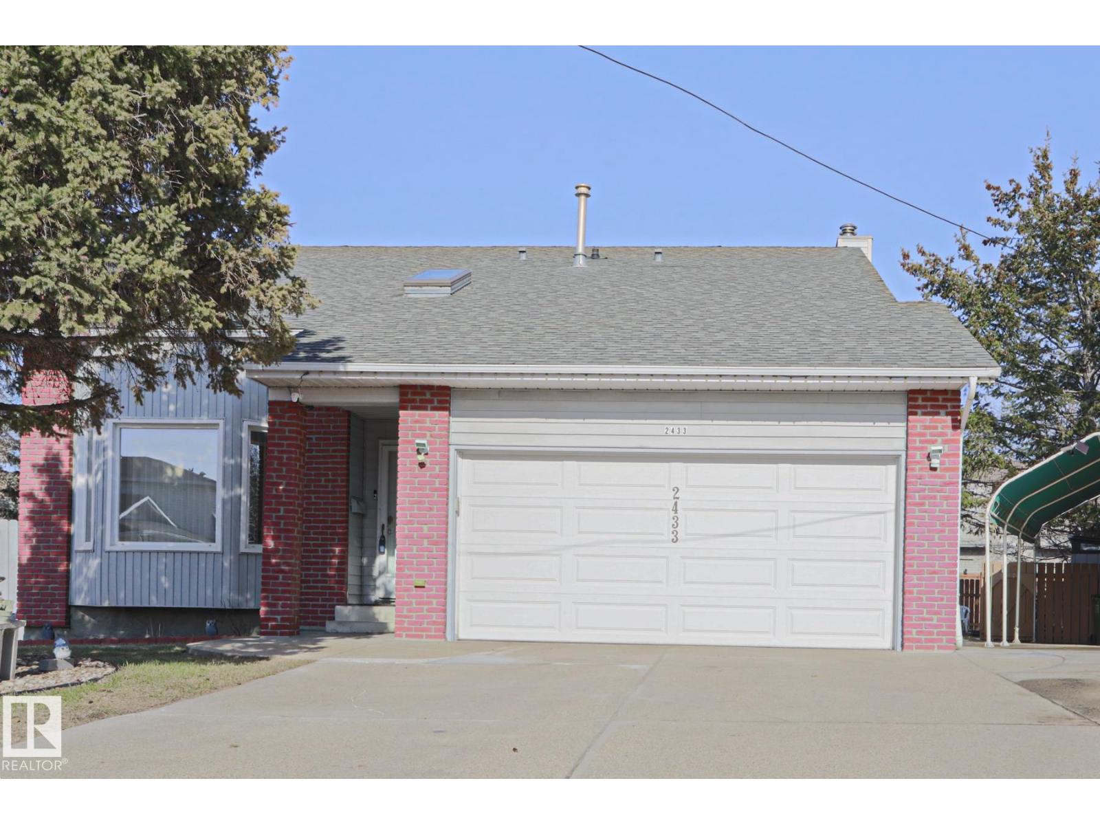 Additional image 3 of 2433 89 Street NW, Edmonton, AB, T6K2Y8