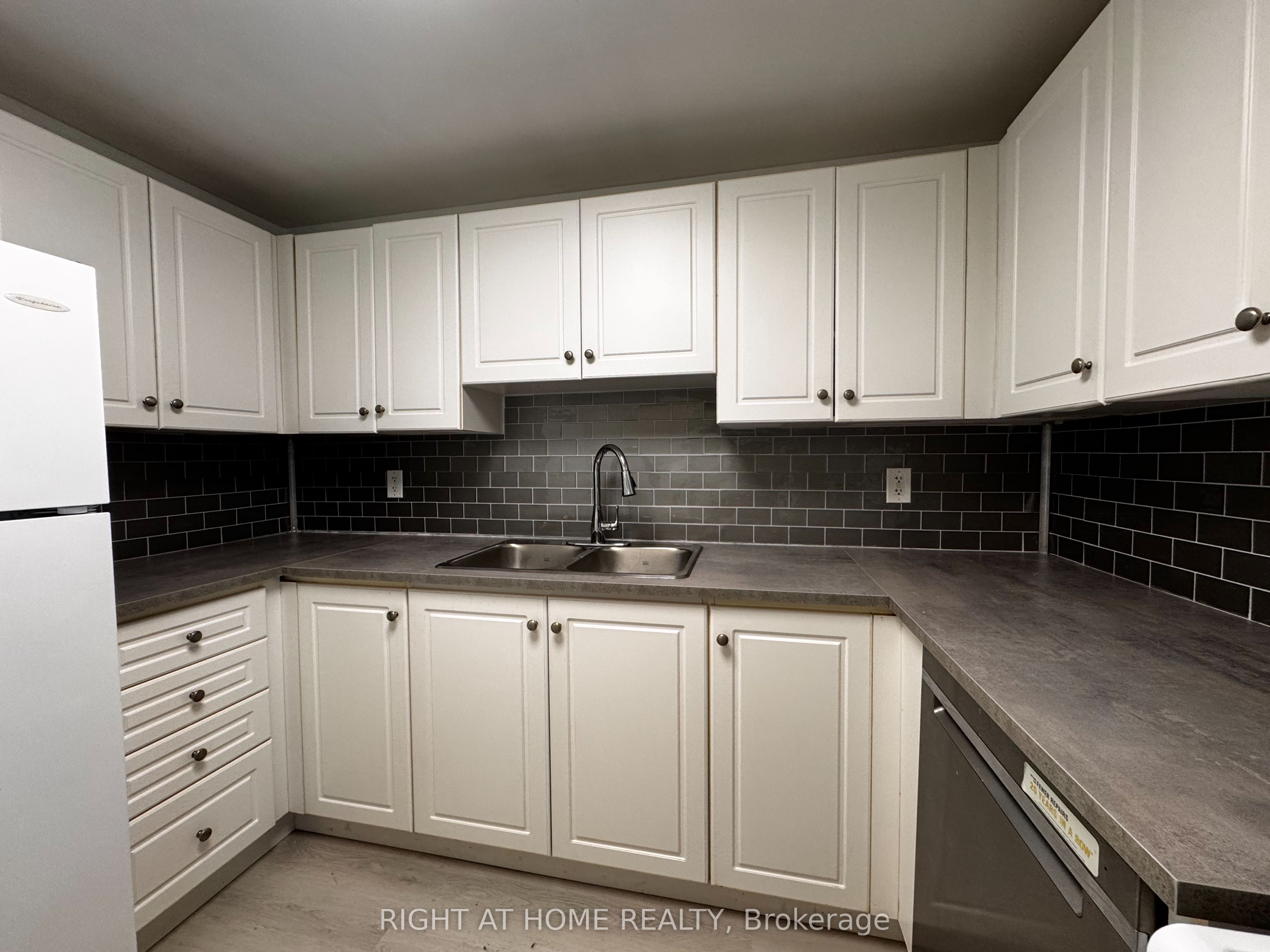 Additional image 5 of Unit 210 1 Centre Street W, Richmond Hill, ON, L4C 3P3