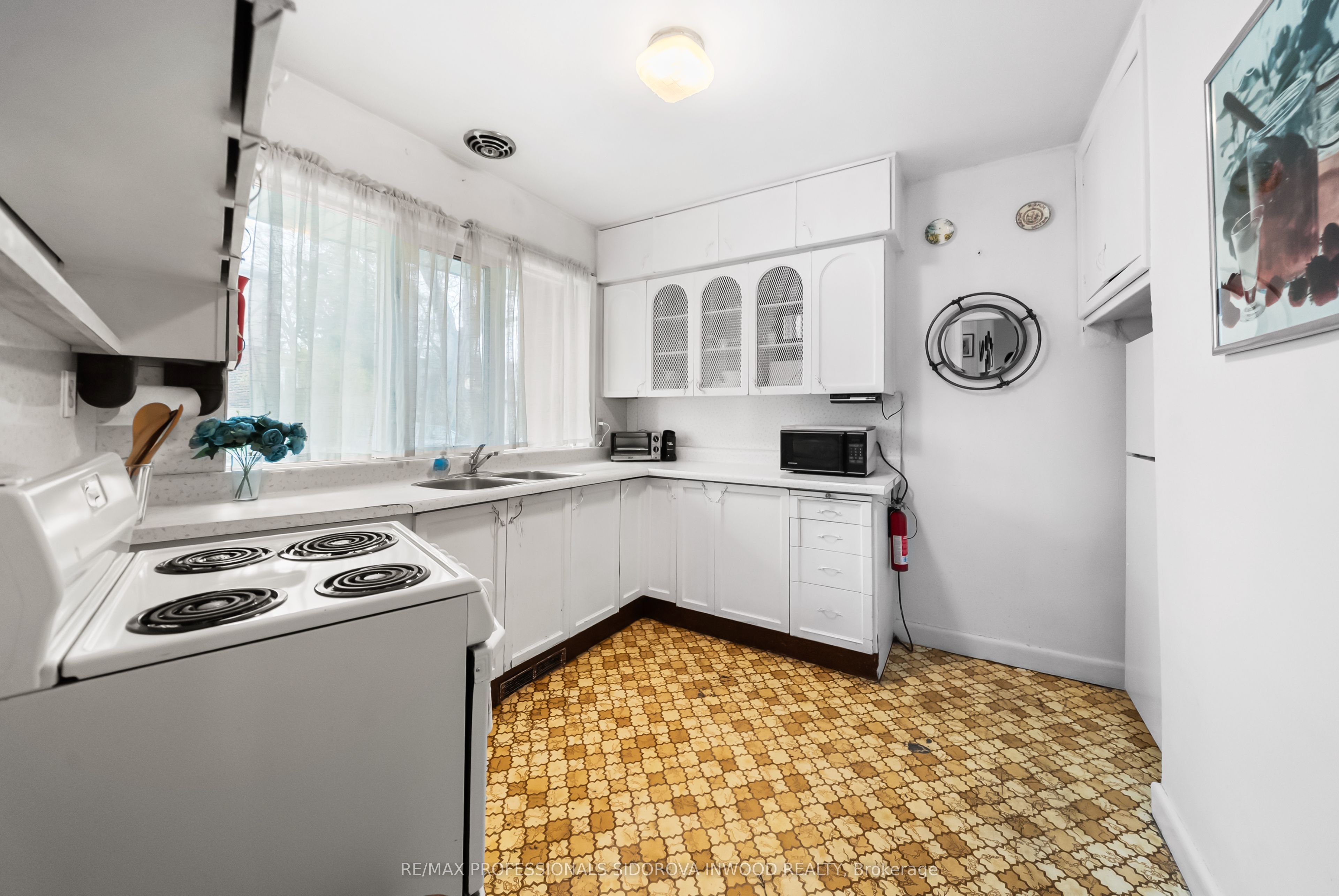 Additional image 6 of 30 Rambert Crescent, Toronto, ON, M6S 1E6