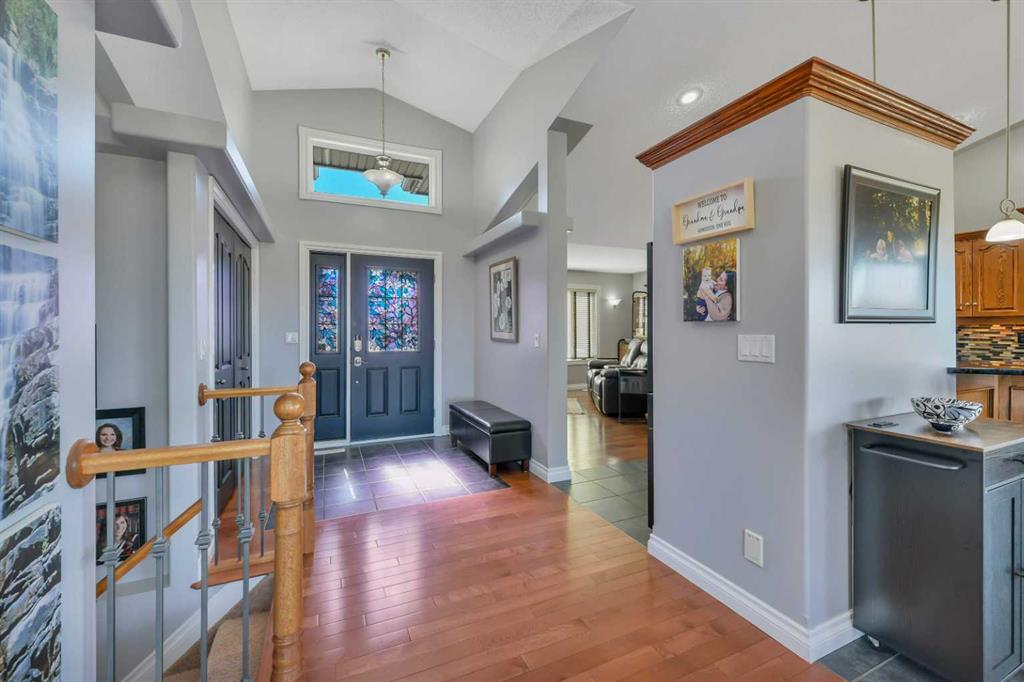 Additional image 3 of 82 Ingram Close, Red Deer, AB, T4R 0A3