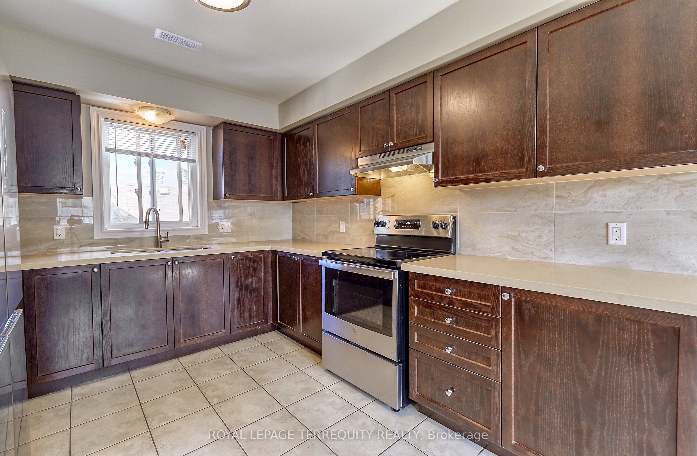 Additional image 6 of 2-556 Park Road S, Oshawa, ON, L1J 4J5