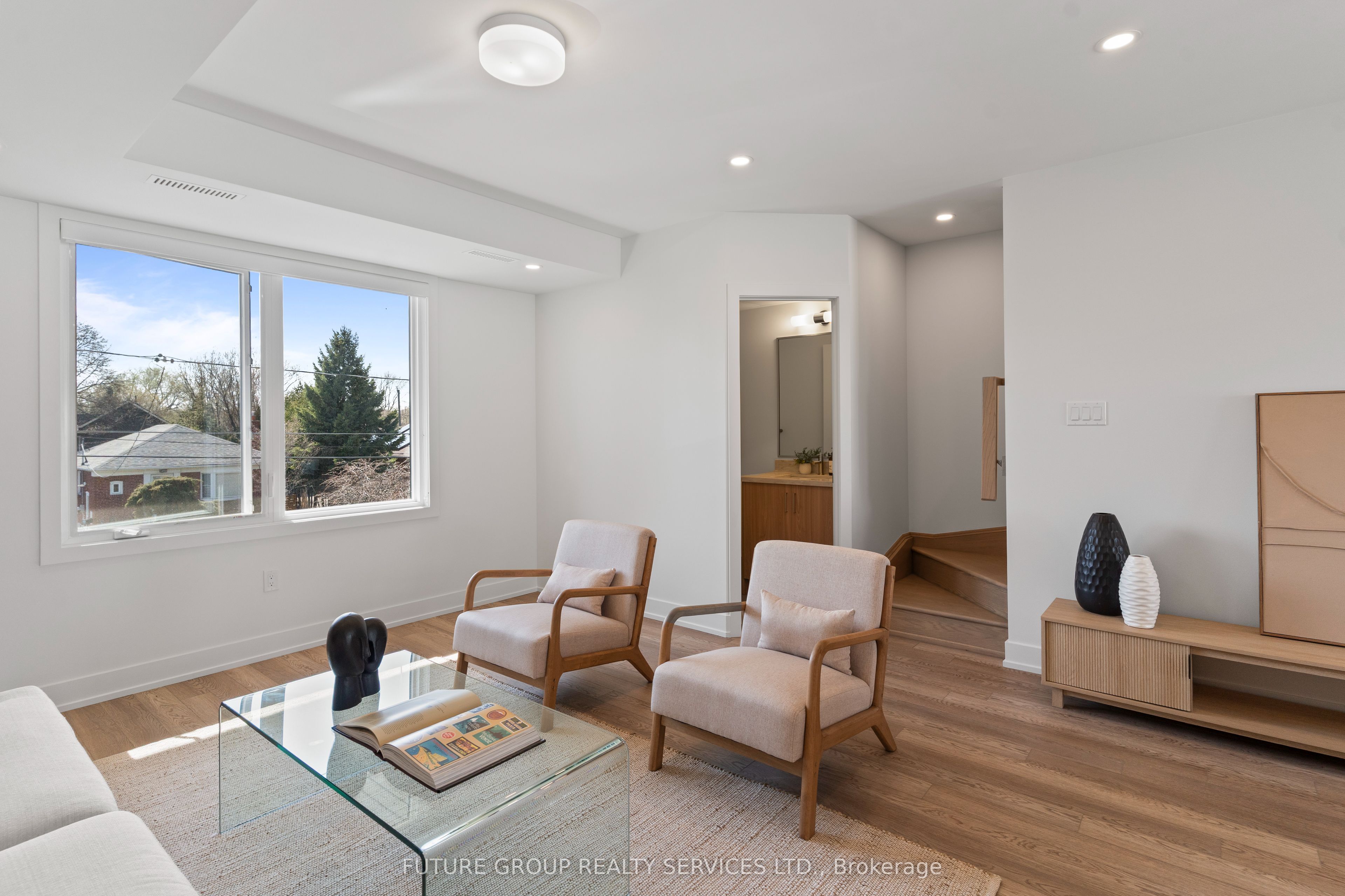 Additional image 5 of Unit 4-15 Acorn Avenue, Toronto, ON, M9B 3P7