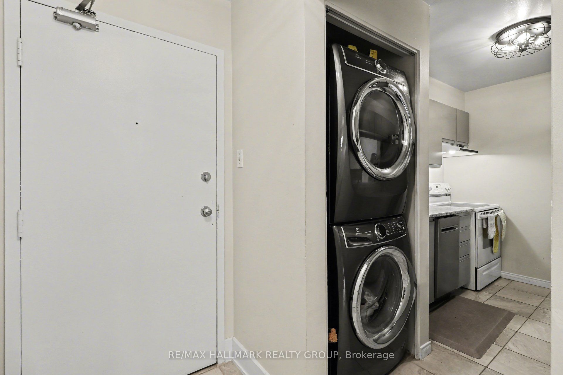 Additional image 4 of 312-280 Brittany Drive, Ottawa, ON, K1K 4M4