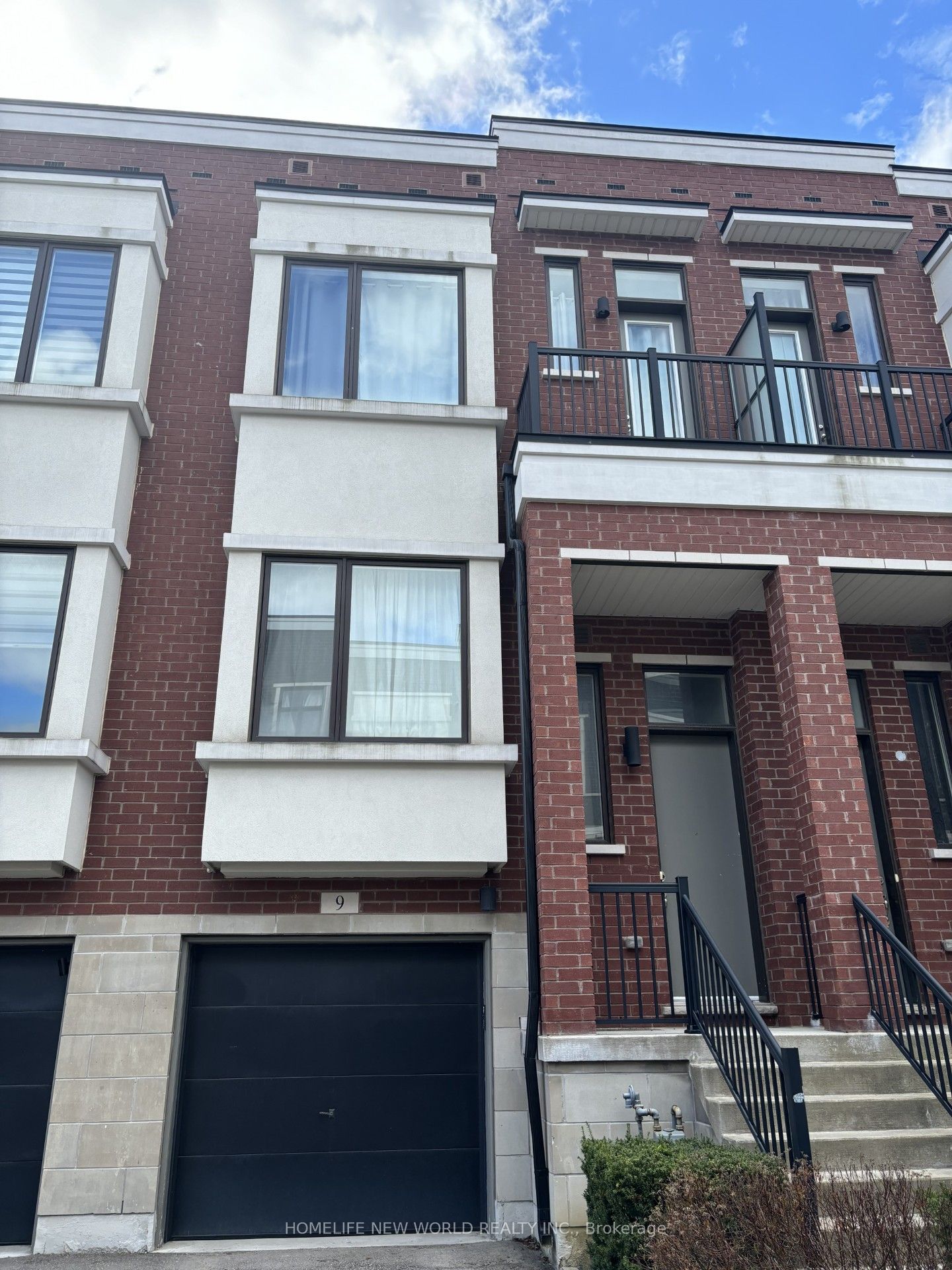 9 Ambler Lane, Richmond Hill, ON, L4C 0Z8