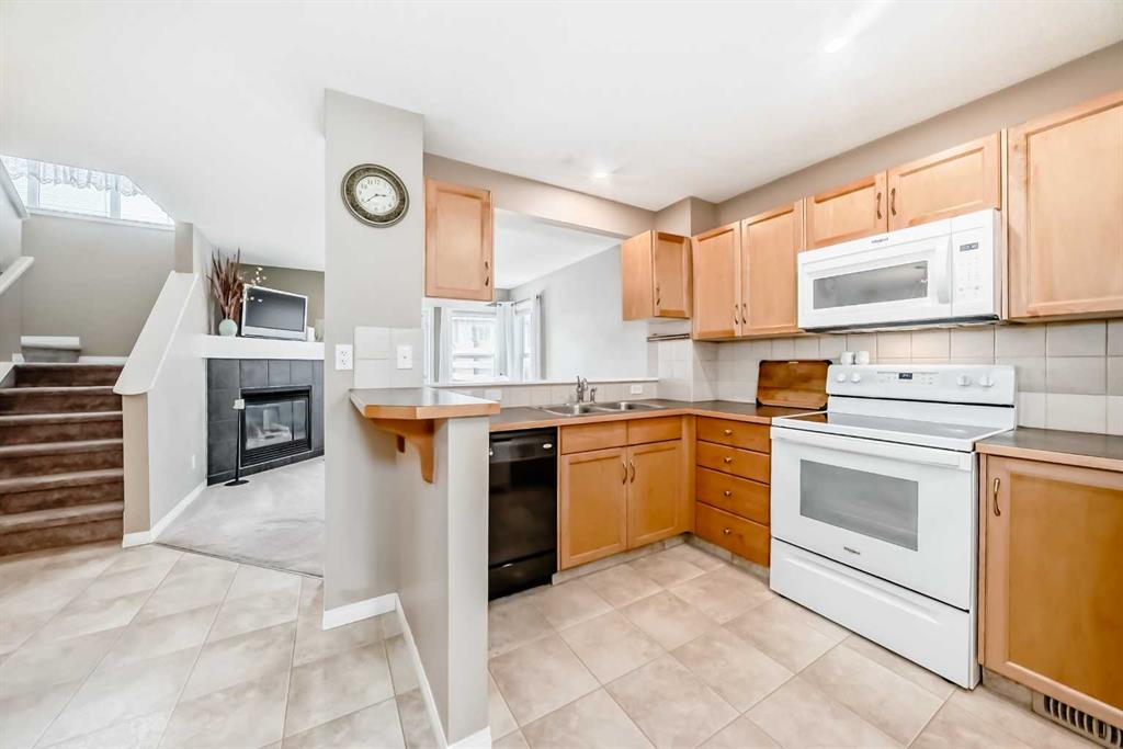 Additional image 3 of 137 Luxstone Way SW, Airdrie, AB, T4B3C2