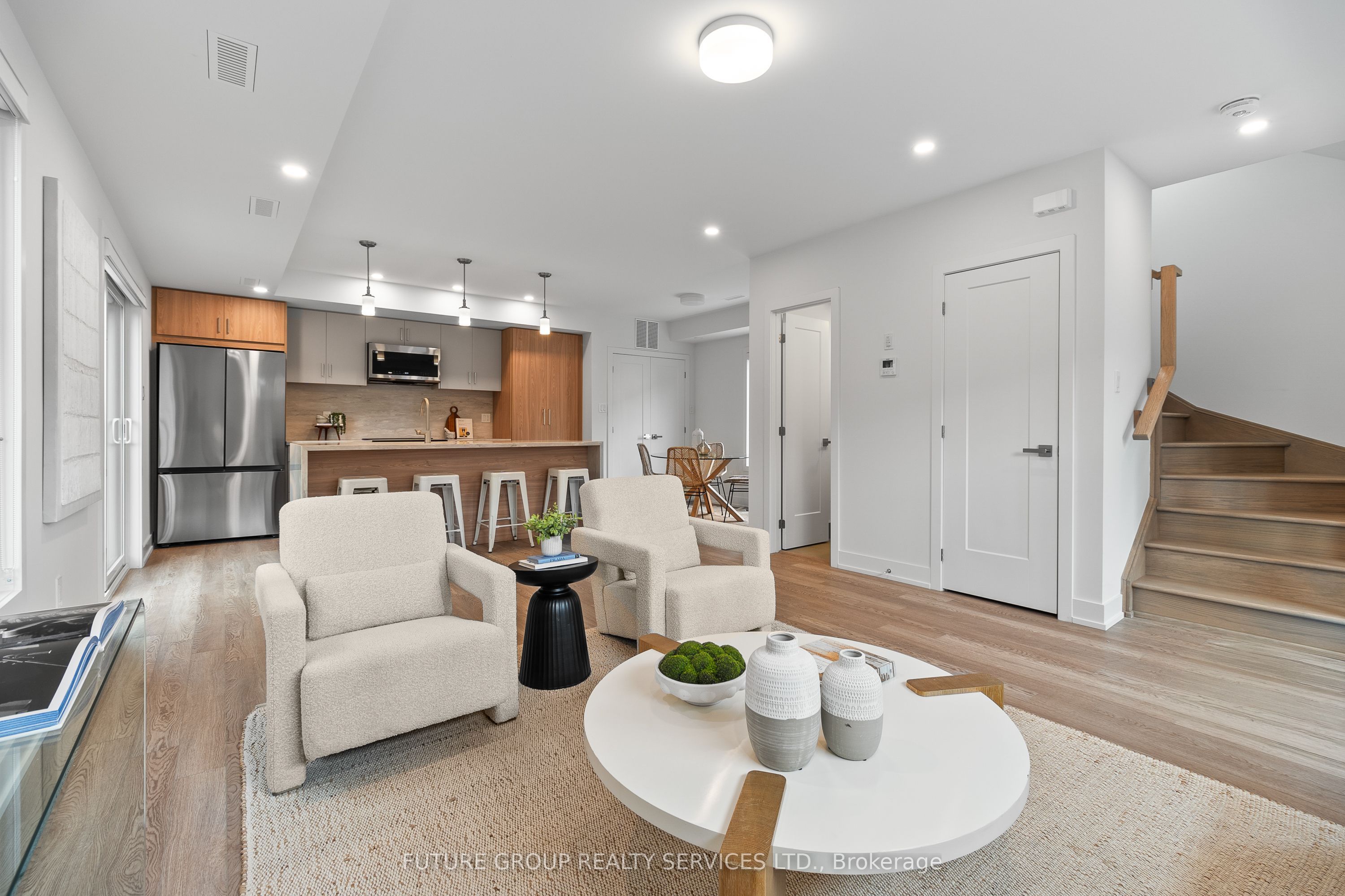 Additional image 4 of Unit 5-34 Poplar Avenue, Toronto, ON, M9B 3R4