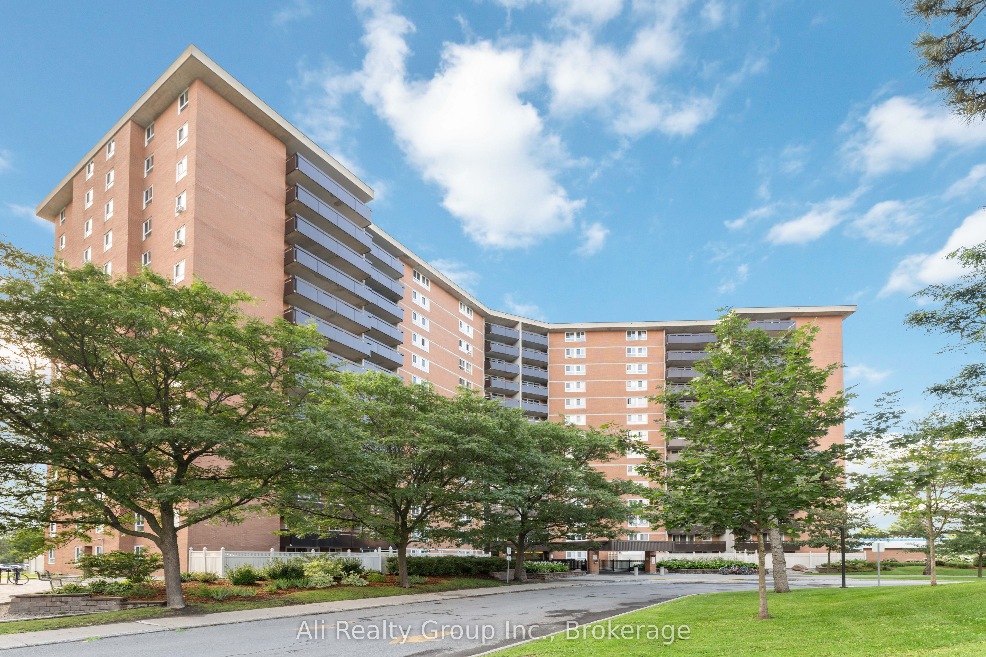 Additional image 2 of 1218-2020 Jasmine Crescent, Ottawa, ON, K1J 8K5