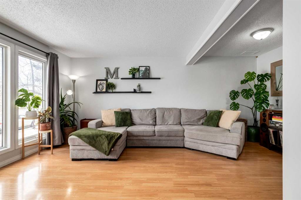 Additional image 5 of 955 Erin Woods Drive SE, Calgary, AB, T2B 2W4
