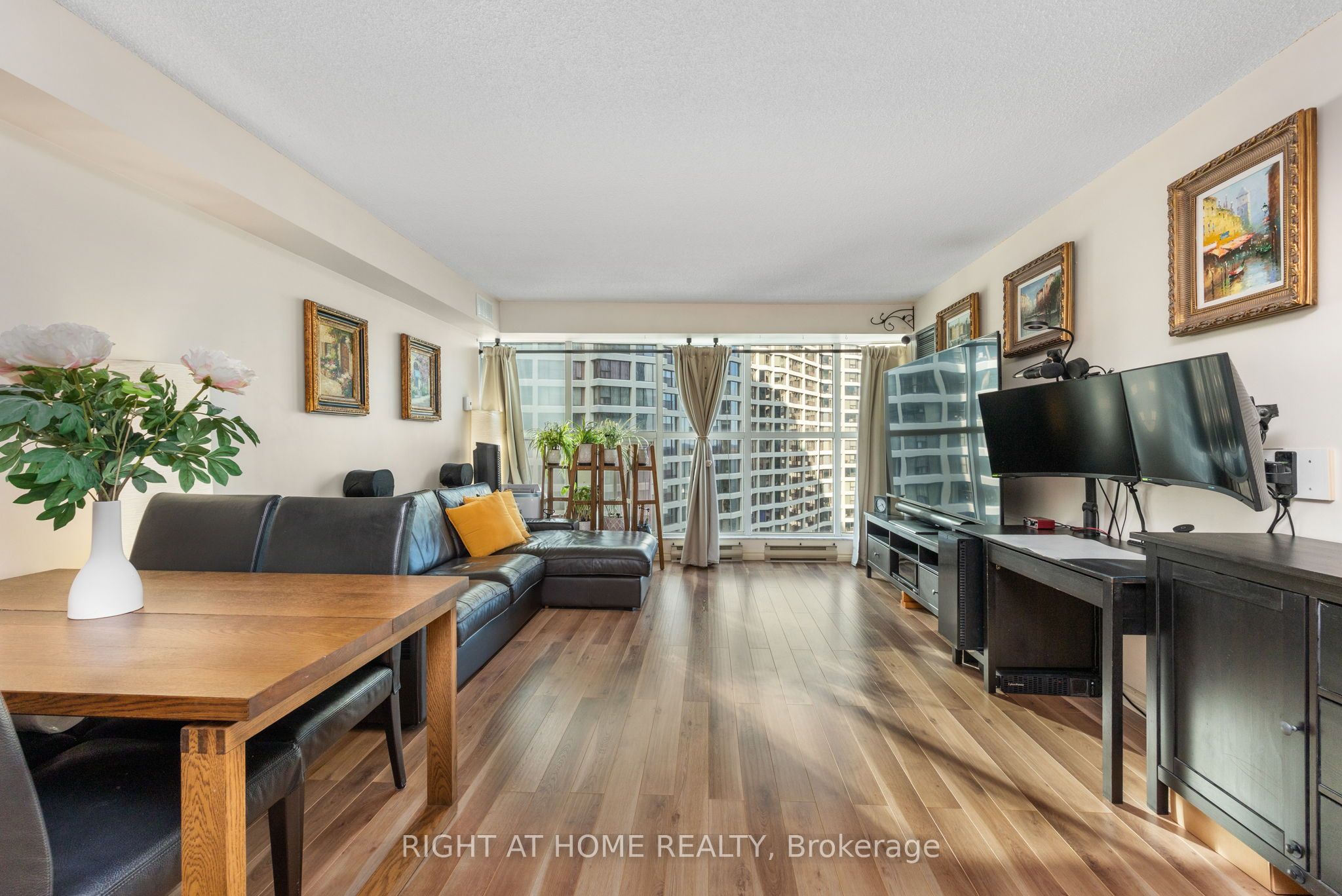 2306-77 Harbour Square, Toronto, ON, M5J 2S2 photo 4