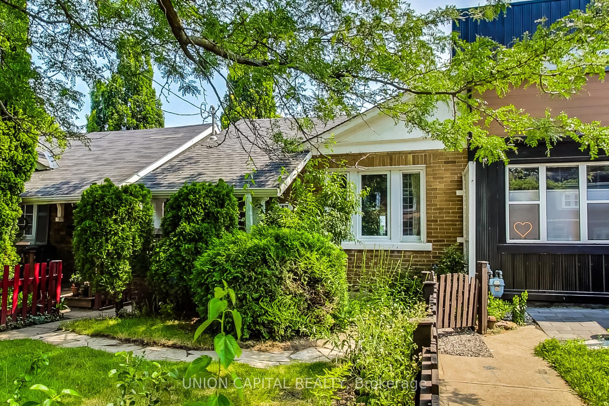 Upper-317 Victoria Park Avenue, Toronto, ON, M4E 3S7