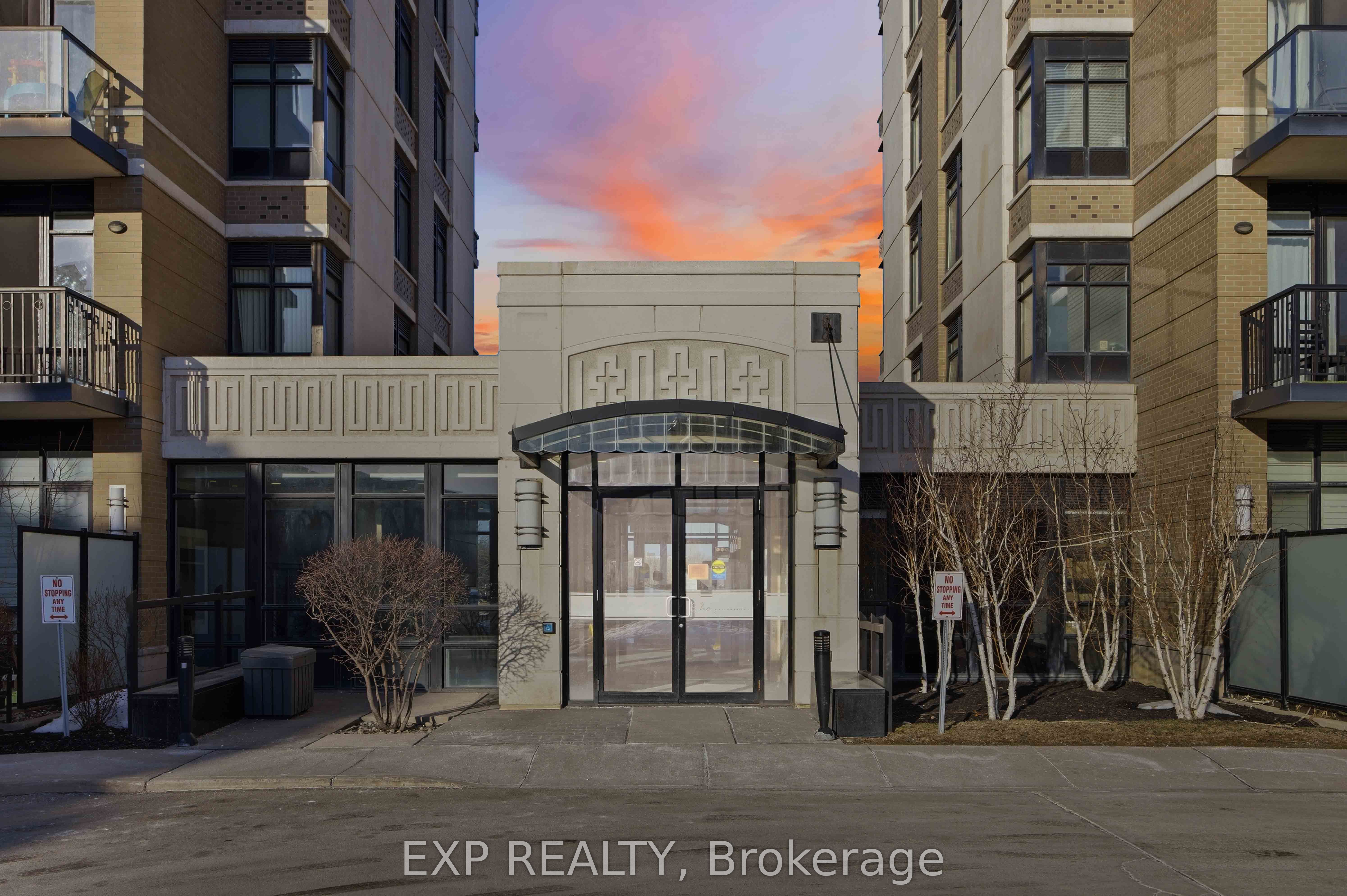 617-151 Upper Duke Crescent, Markham, ON, L6G 0E1