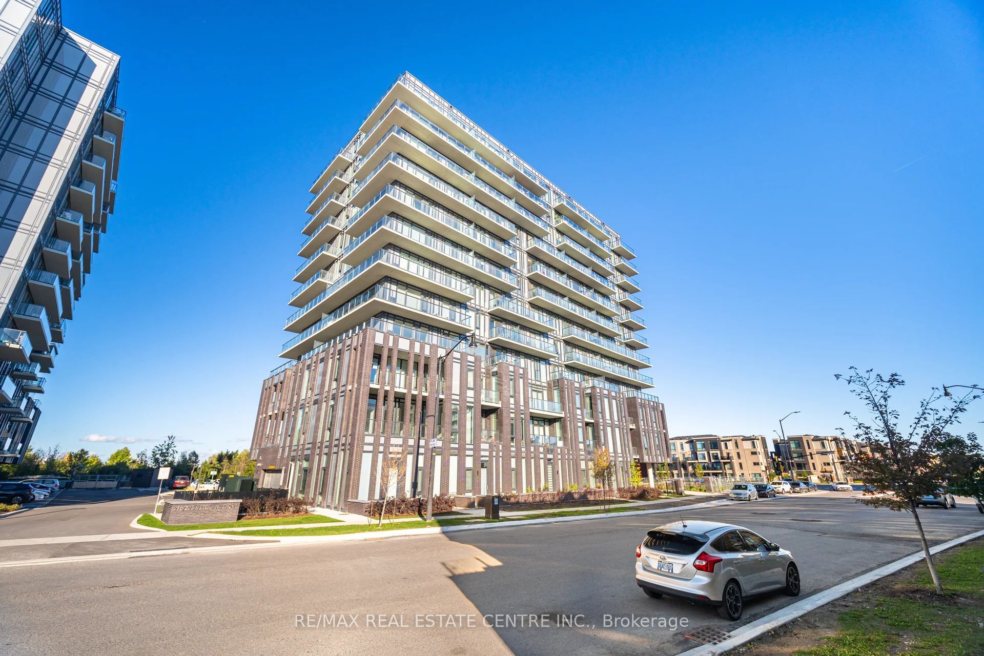 901-215 Veterans Drive, Brampton, ON, L7A 5L6