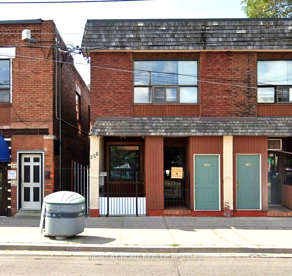 Main-256 Lansdowne Avenue, Toronto, ON, M6H 3X9