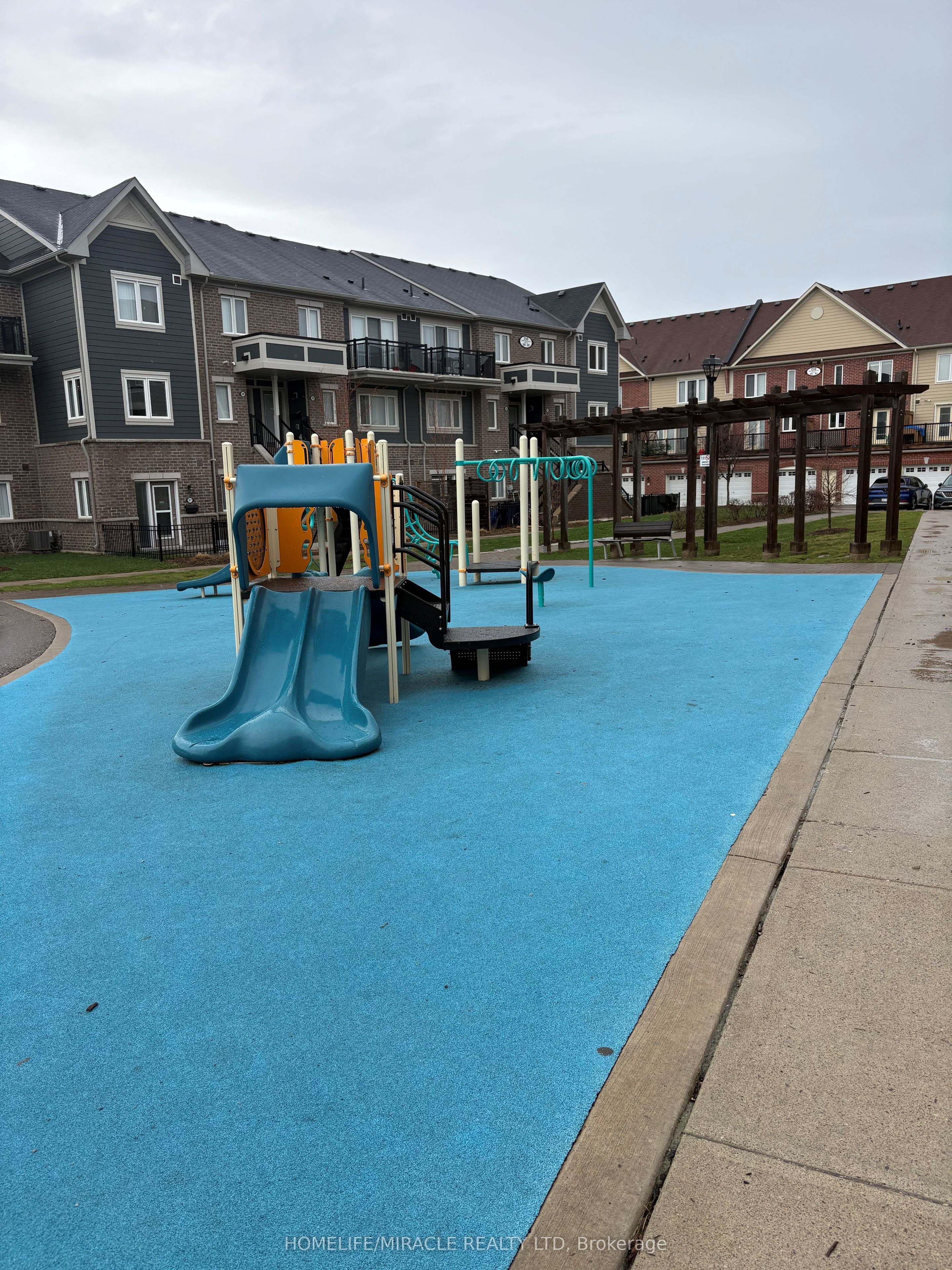 121-250 Sunny Meadow Boulevard, Brampton, ON, L6R 3Y7