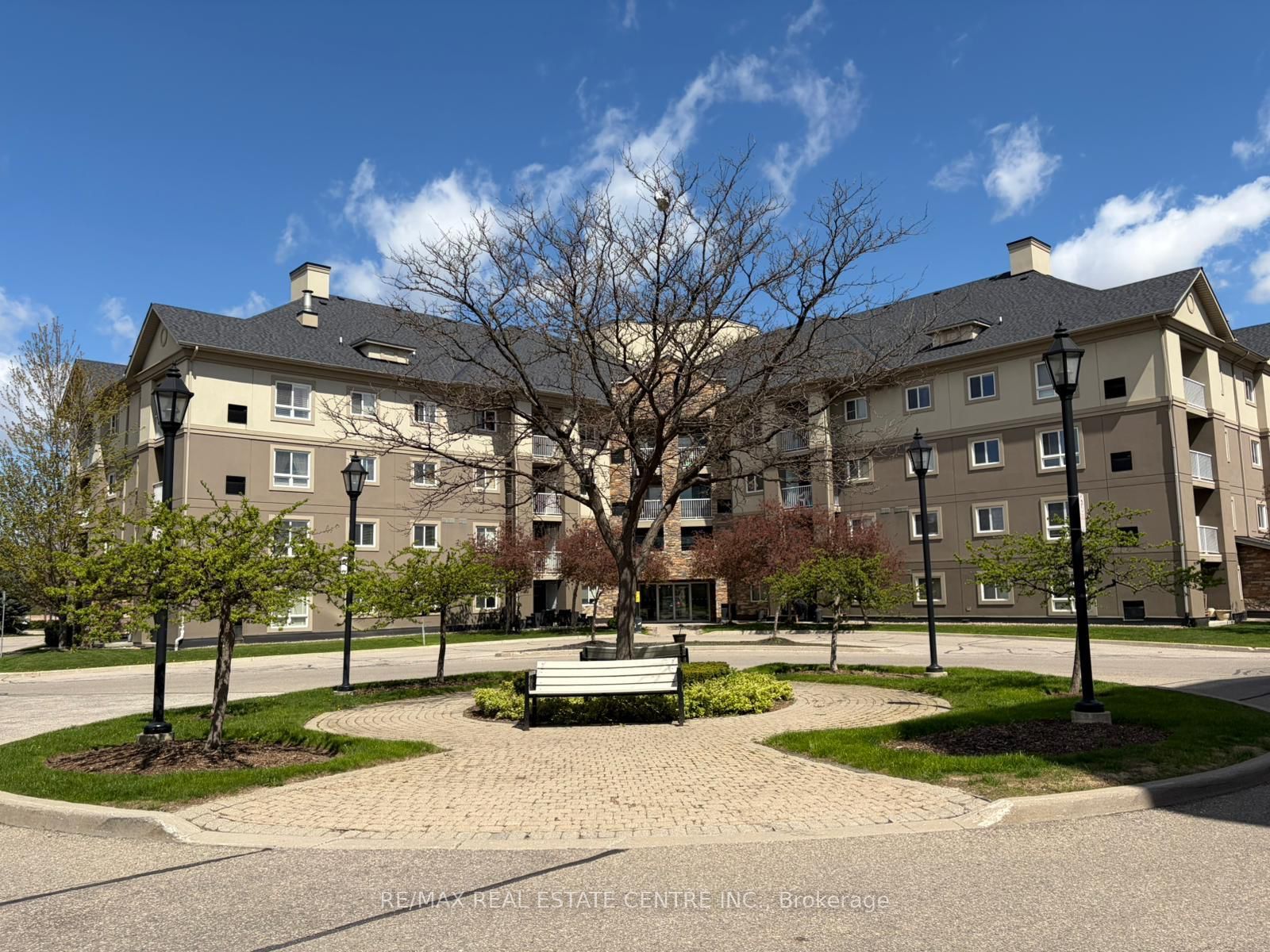 307-4 Dayspring Circle, Brampton, ON, L6P 2Z5