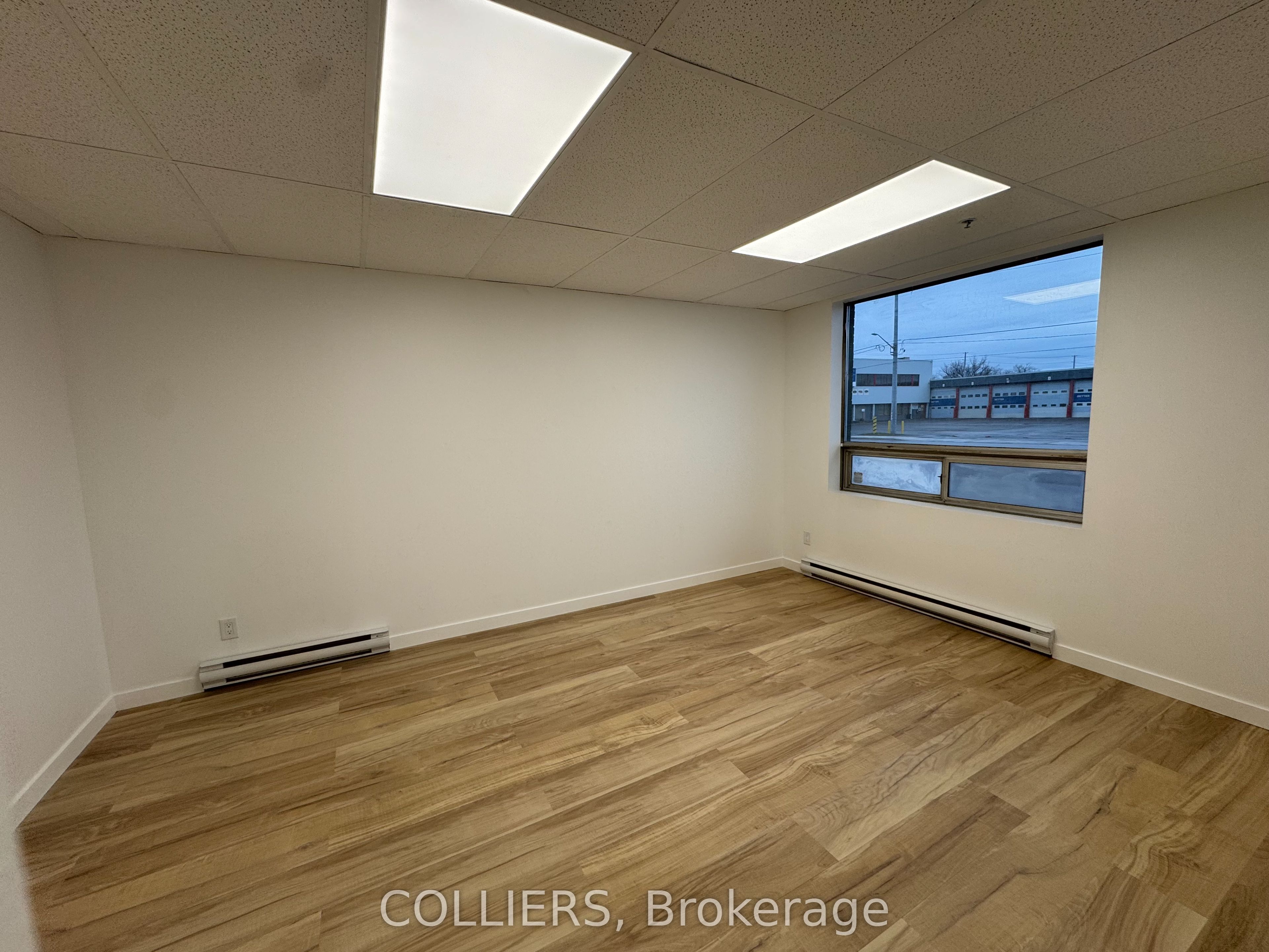 Additional image 5 of 8-1200 Aimco Boulevard, Mississauga, ON, L4W 1B2