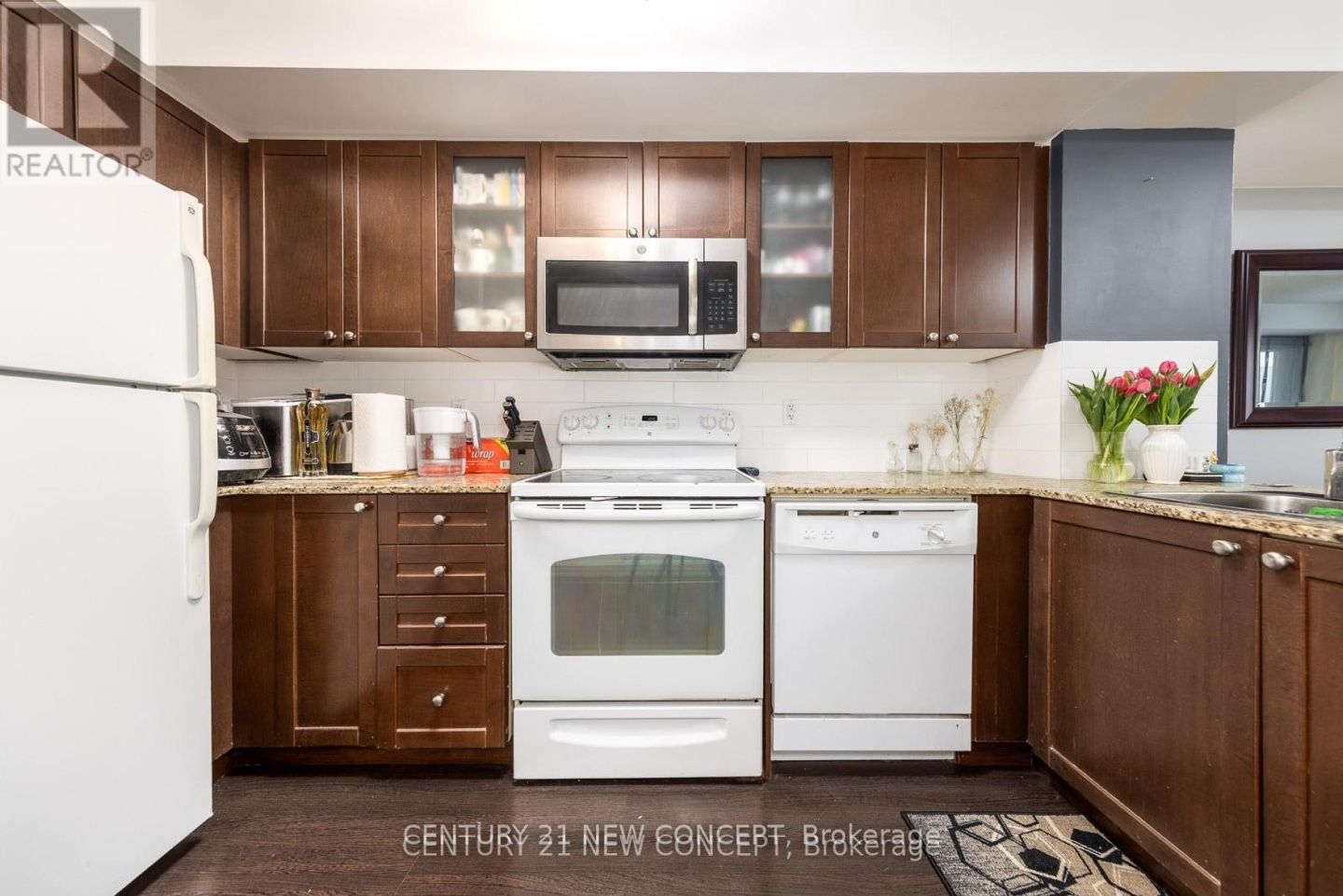 Additional image 4 of 404-761 Bay Street, Toronto, ON, M5G 2R2