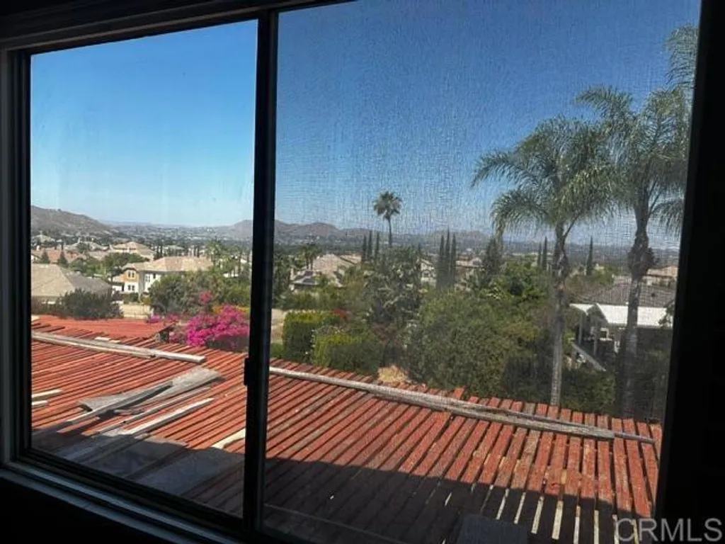 10791 Orchard View Ln, Riverside, CA 92503