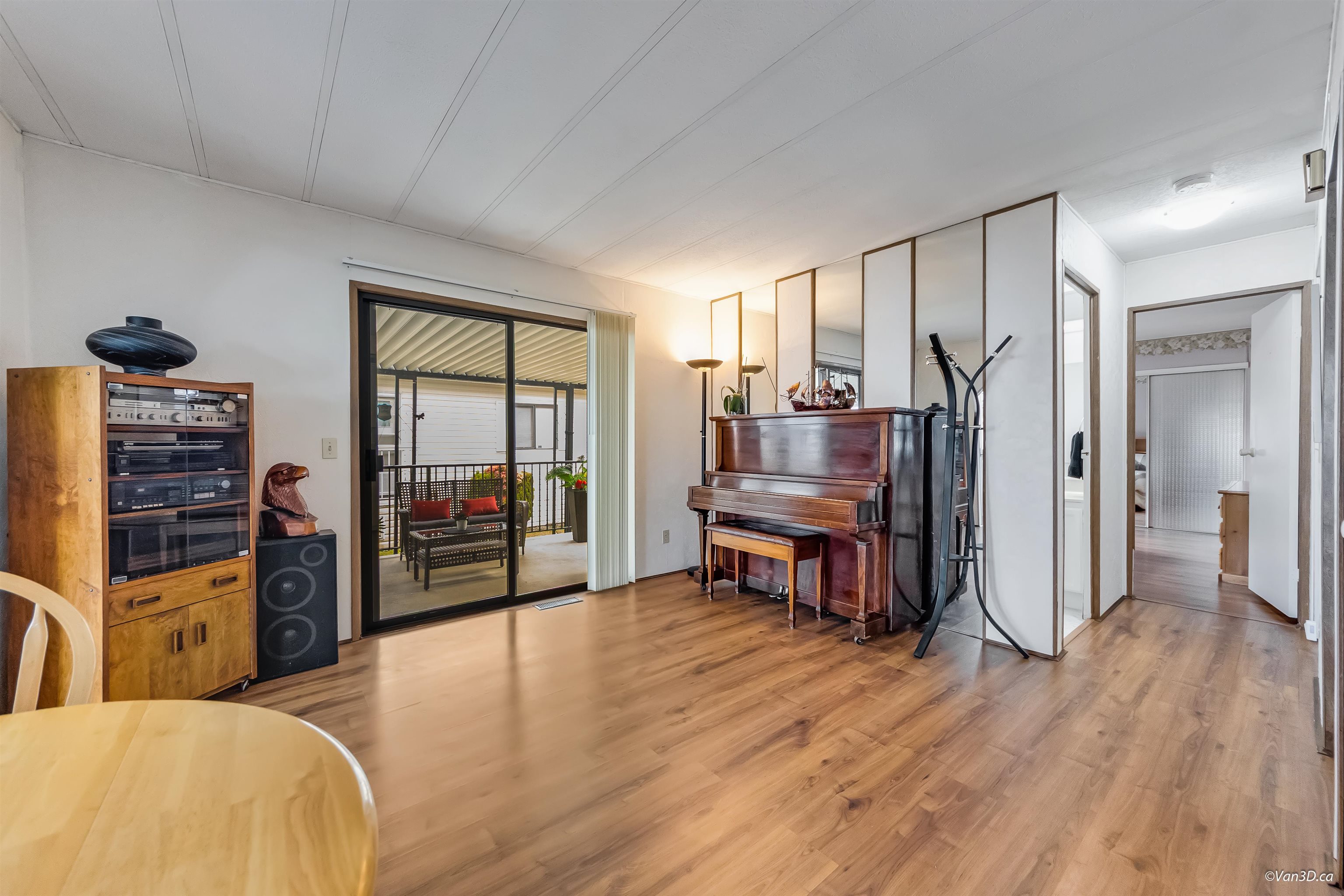 Additional image 5 of 18-2120 King George Boulevard, Surrey, BC, V4A 6Y8