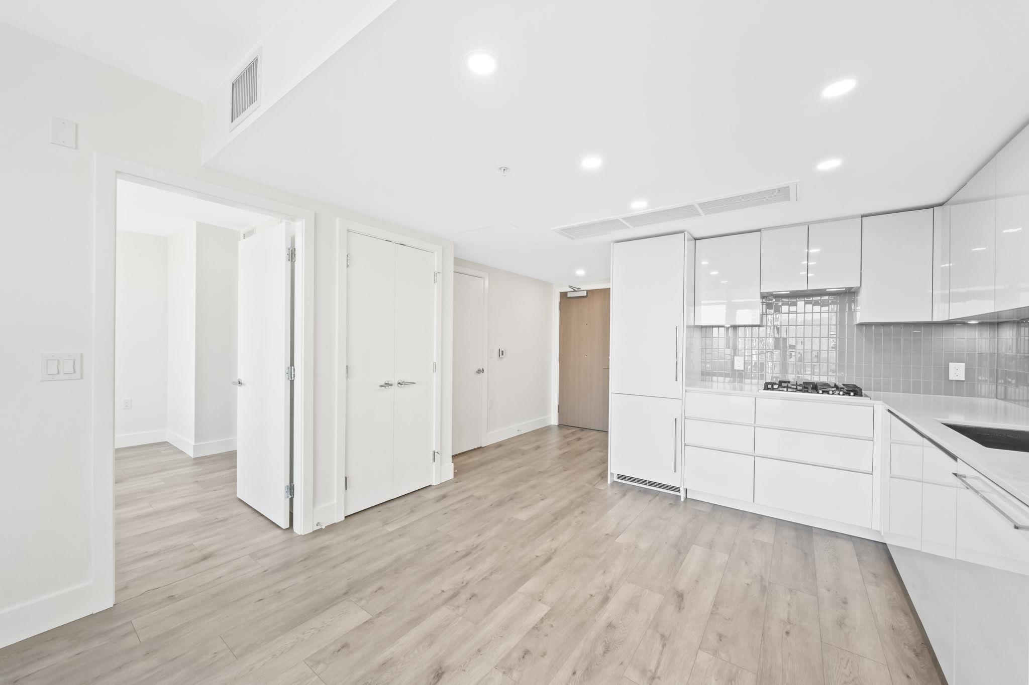 Additional image 4 of 1607-10428 Whalley Boulevard, Surrey, BC, V3T 0W2