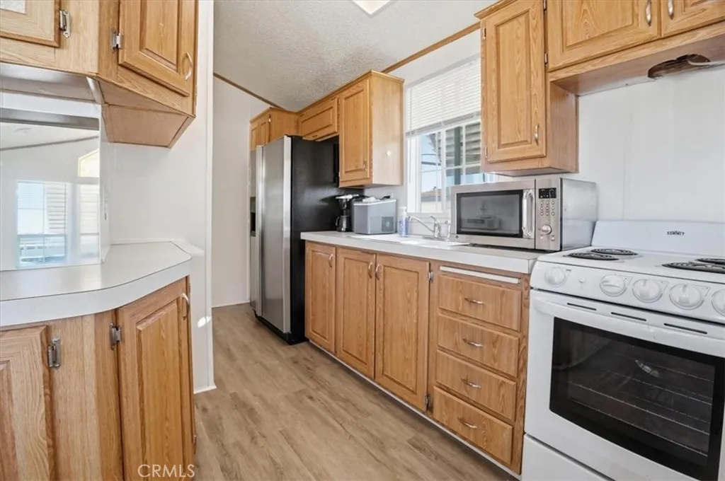 Additional image 7 of 1295 S Cawston Ave Unit 11, Hemet, CA 92545
