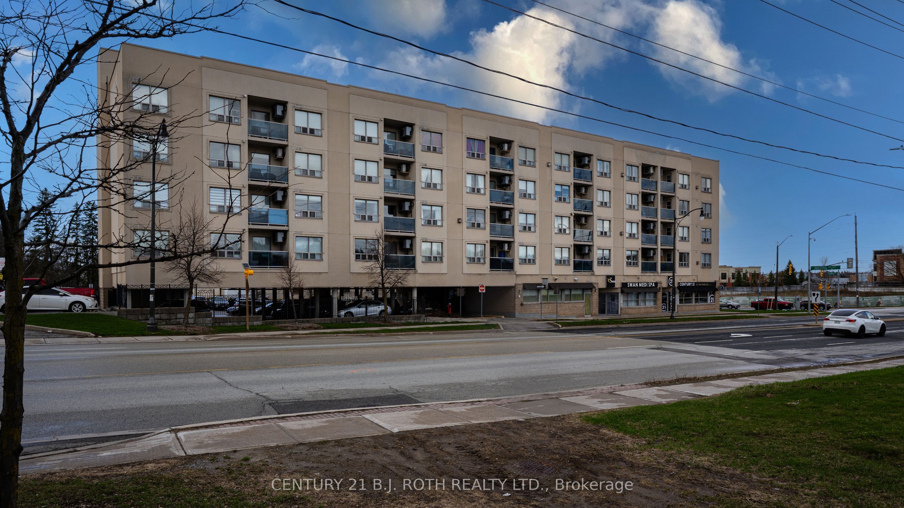 411-160 Wellington Street E, Aurora, ON, L4G 1J3