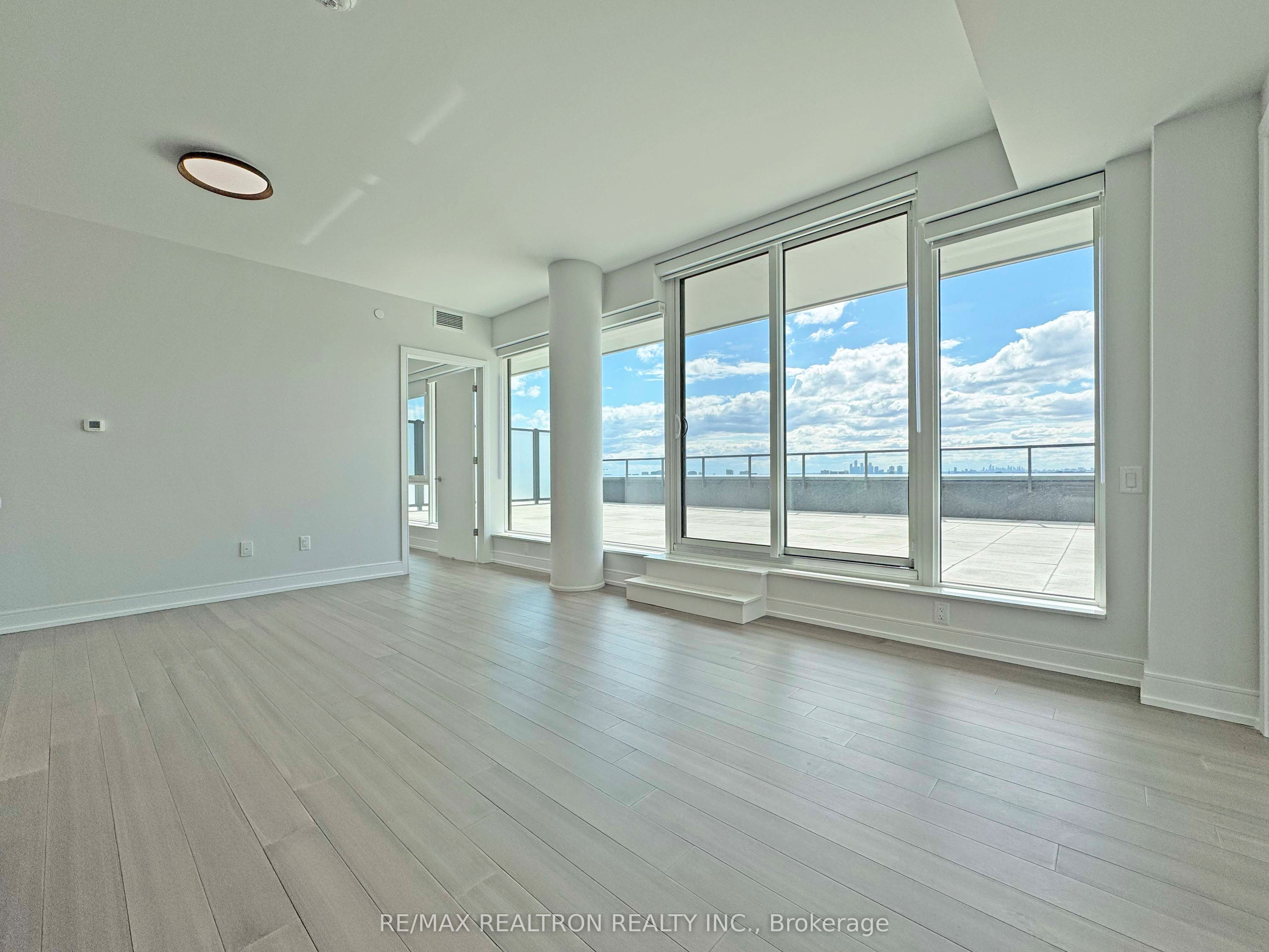 Additional image 3 of 1001-664 Spadina Avenue, Toronto, ON, M5S 2H7
