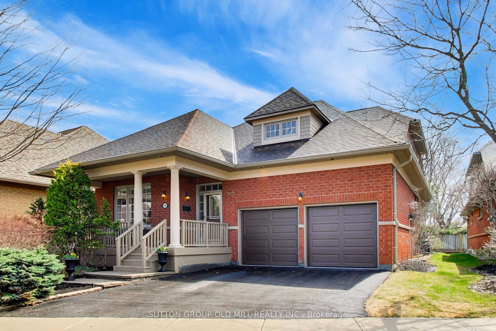 16-2175 Stavebank Road, Mississauga, ON, L5C 1T3