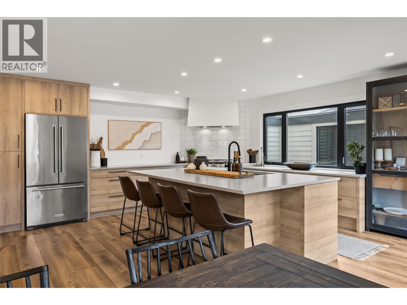 Additional image 4 of 2831 Abbott Street, Kelowna, BC, V1Y1G5