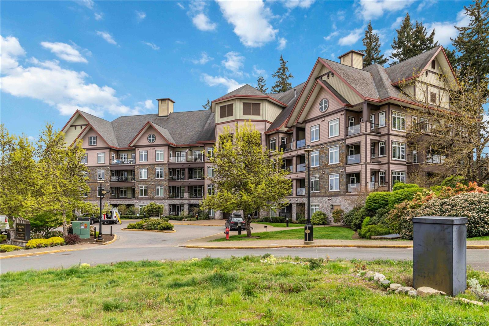 203-1395 Bear Mountain Parkway, Langford, BC, V9B 0E1 photo 2
