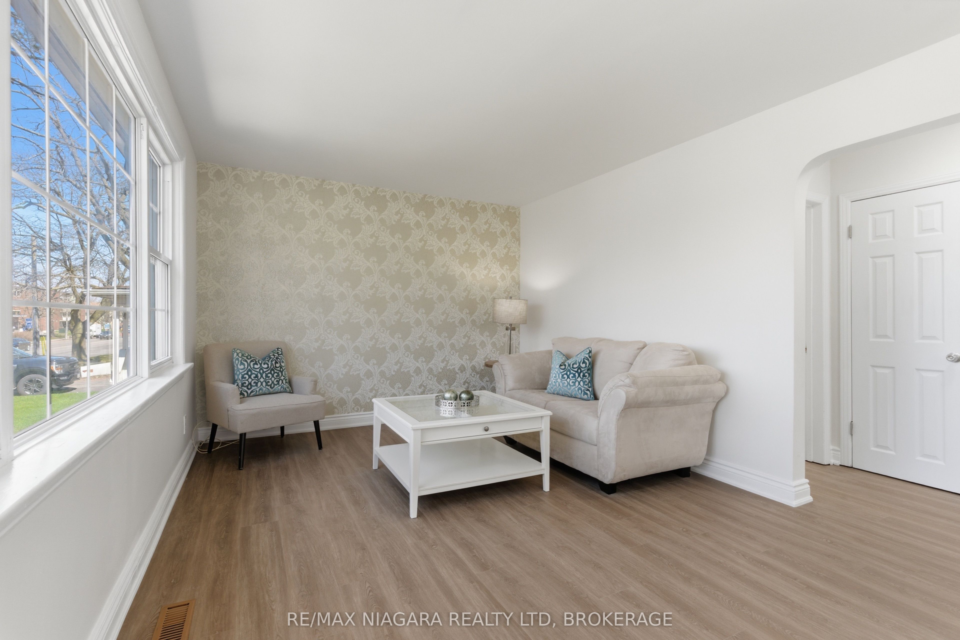 Additional image 3 of 5654 Drummond Road, Niagara Falls, ON, L2G 4L4
