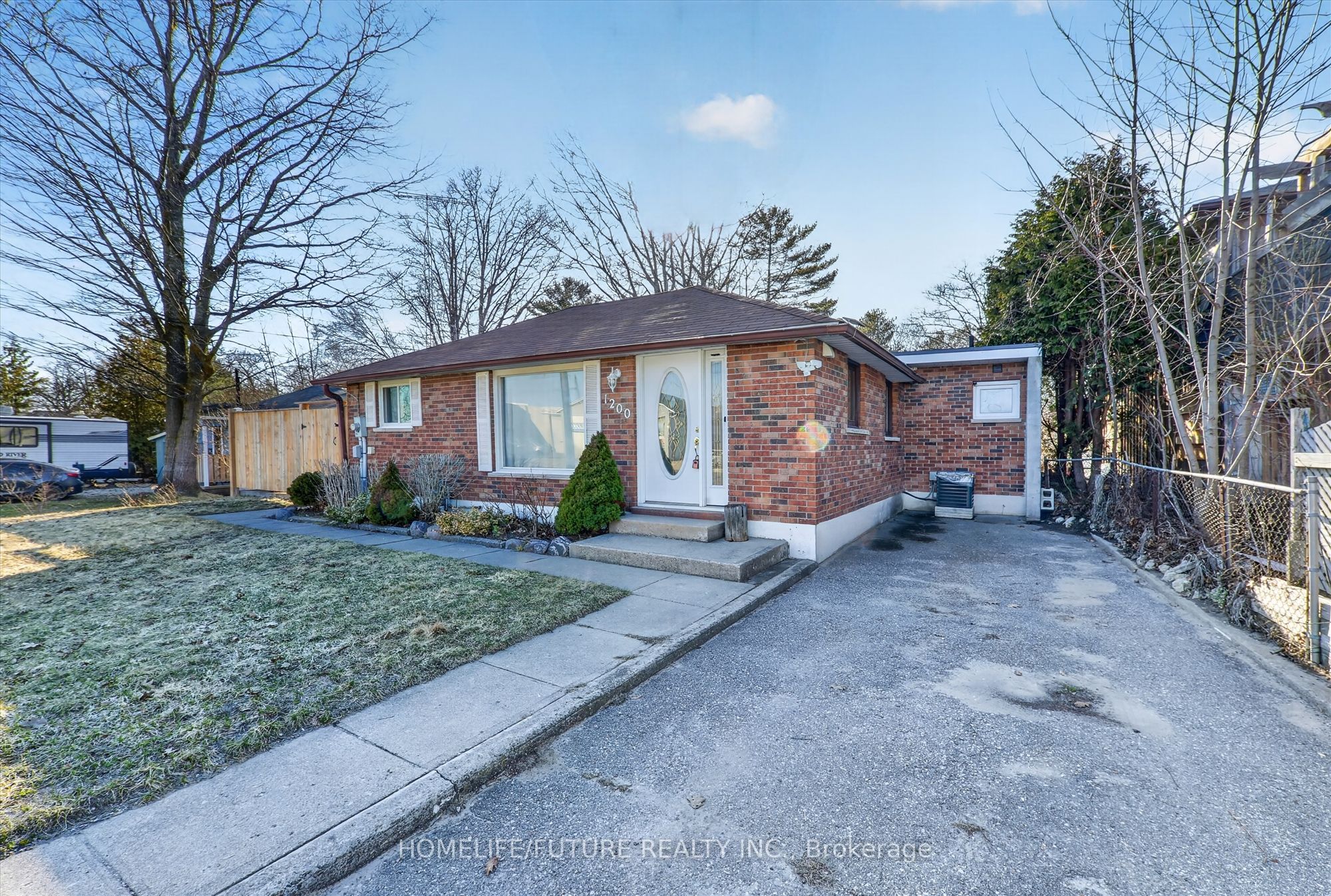1200 Mosley Street, Wasaga Beach, ON, L9Z 2E7