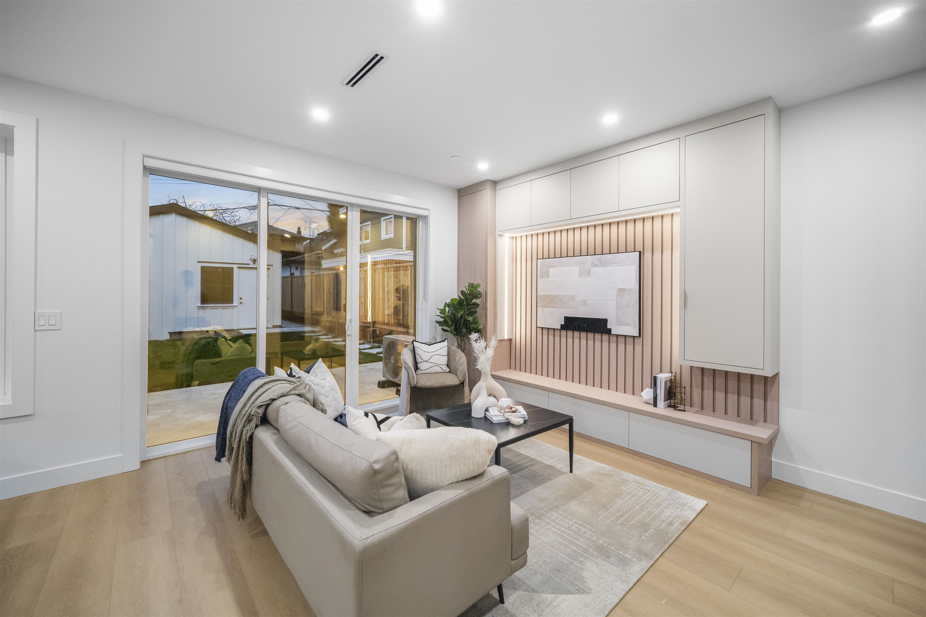 2-3623 Triumph Street, Vancouver, BC, V5K 1V4