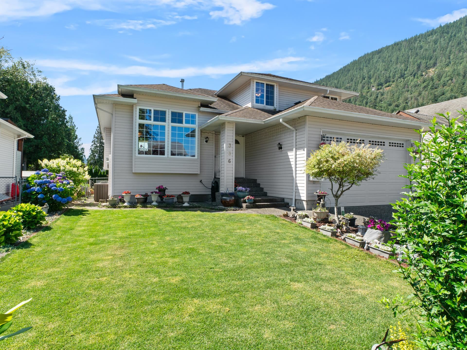 336 Chestnut Avenue, Harrison Hot Springs, BC, V0M 1K0
