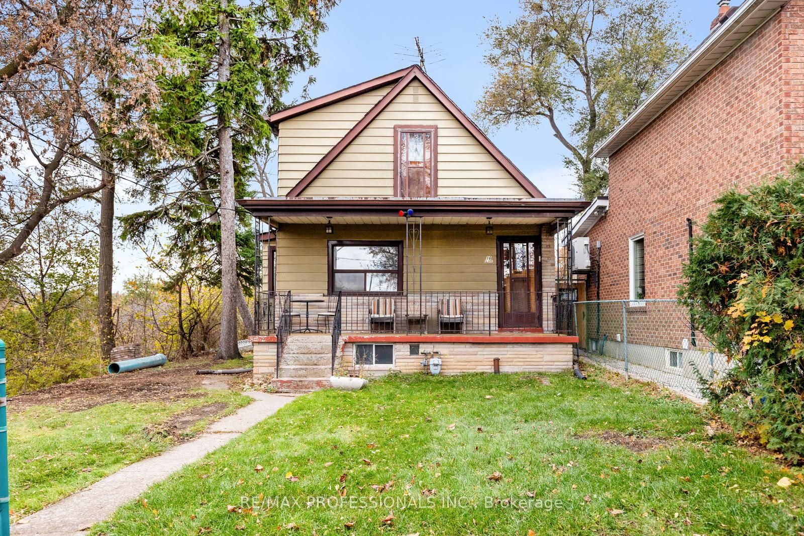 16 Cliff Street, Toronto, ON, M6N 4L6