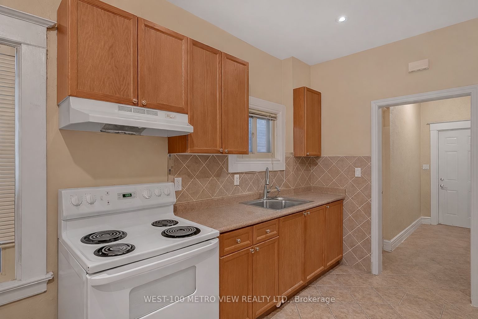 Additional image 5 of 1733 Dufferin Street, Toronto, ON, M6E 3N9