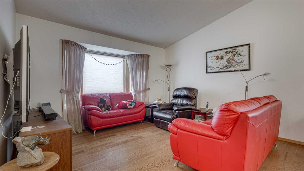 Additional image 5 of 5019 60 Street Close, Lacombe, AB, T4L 1M3