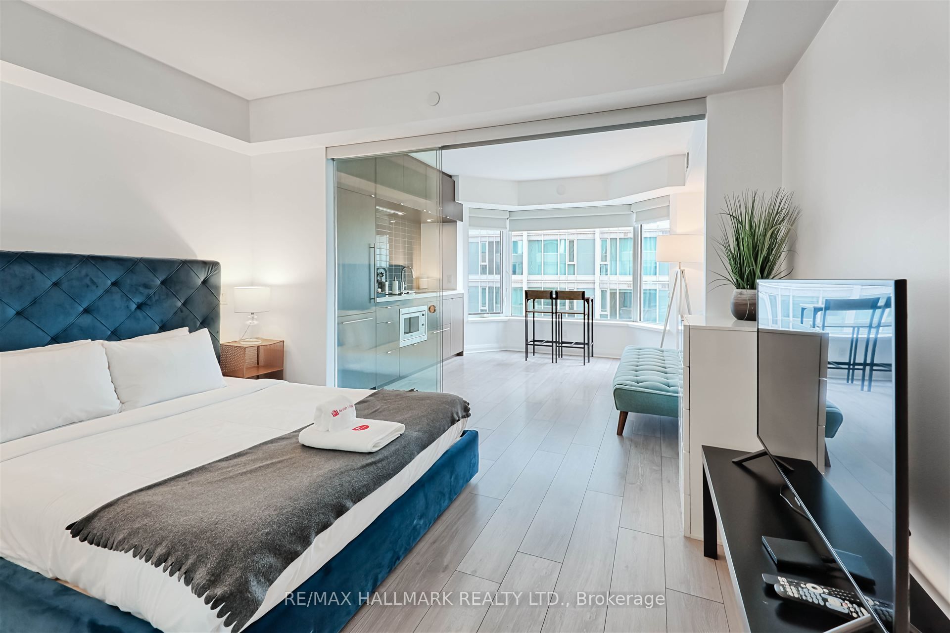 Additional image 4 of 1412-155 Yorkville Avenue, Toronto, ON, M5R 0B4