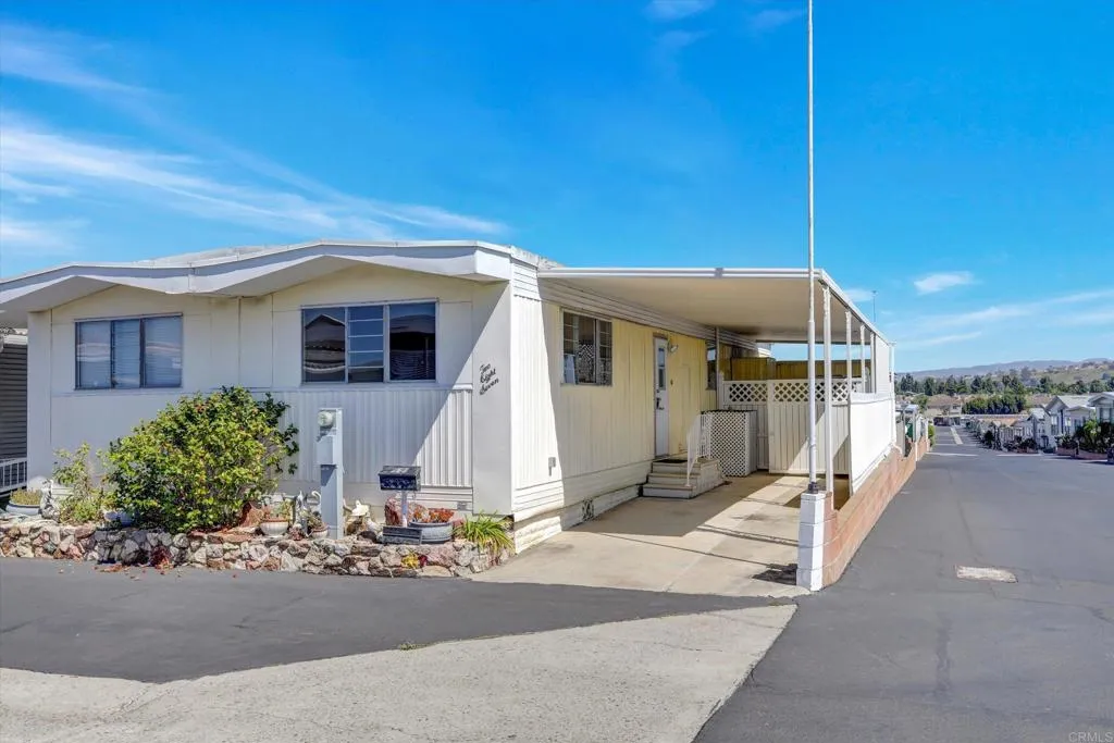 287 Robin Lane, Oceanside, CA 92057 photo 2