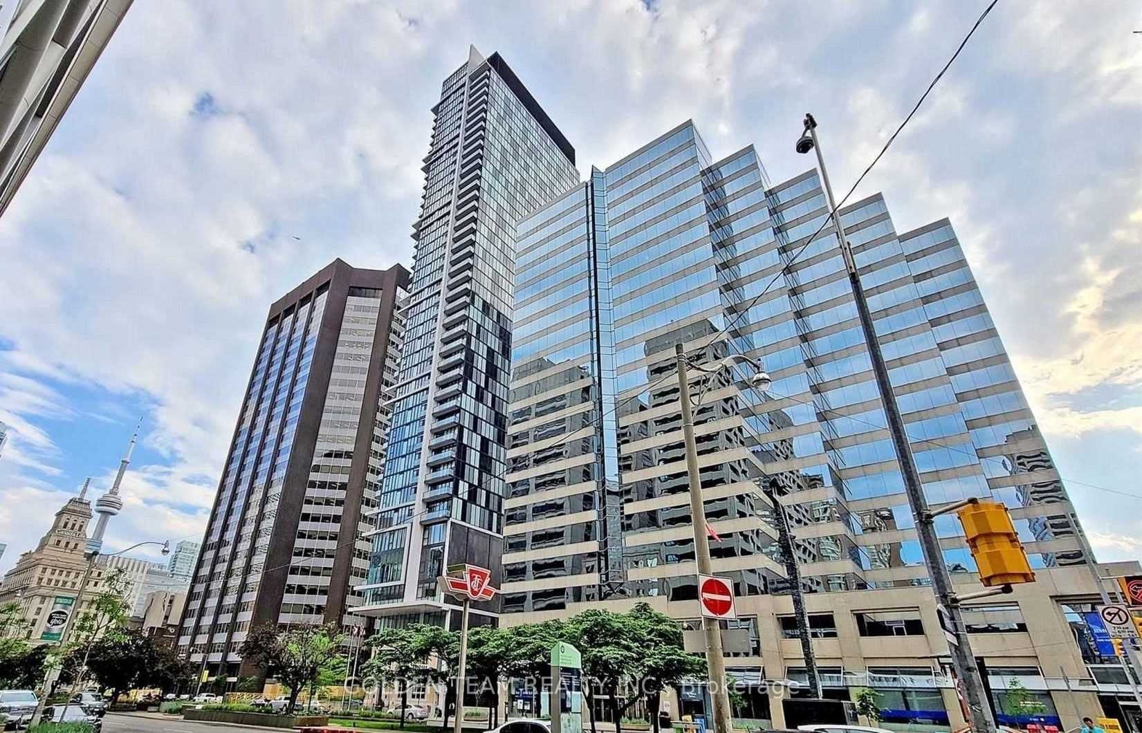 3806-426 University Avenue, Toronto, ON, M5G 1S9