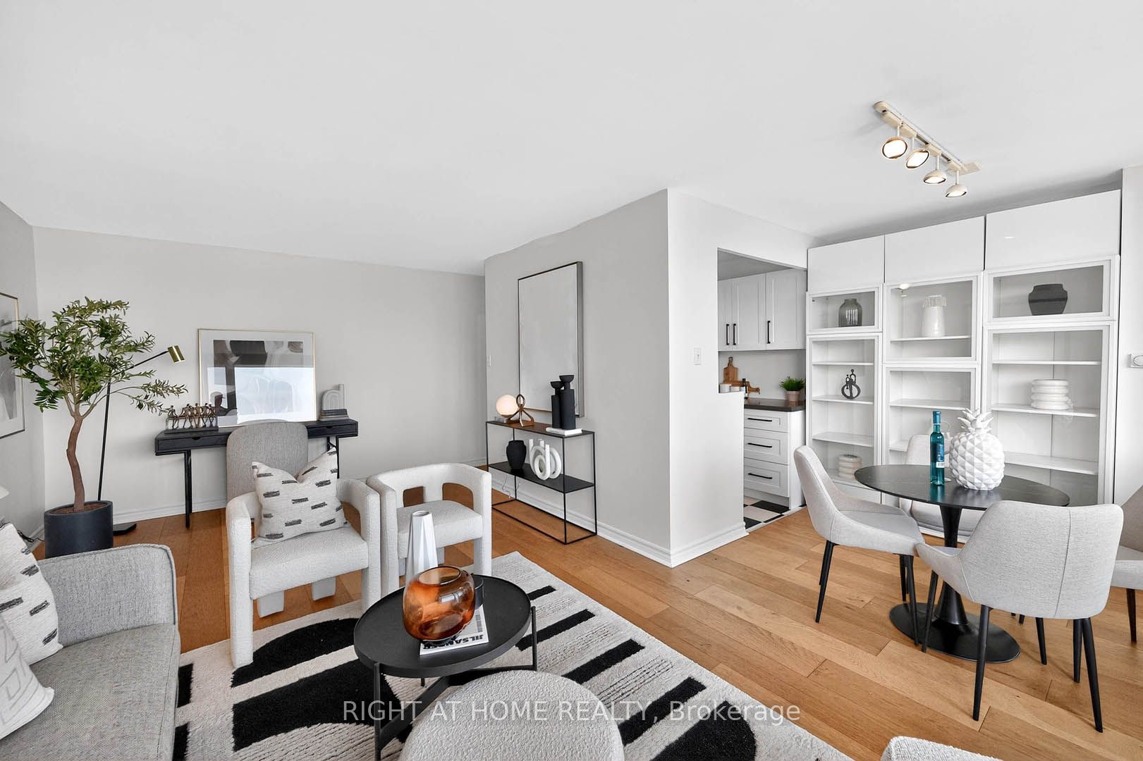 701-74 Spadina Road, Toronto, ON, M5R 2T5
