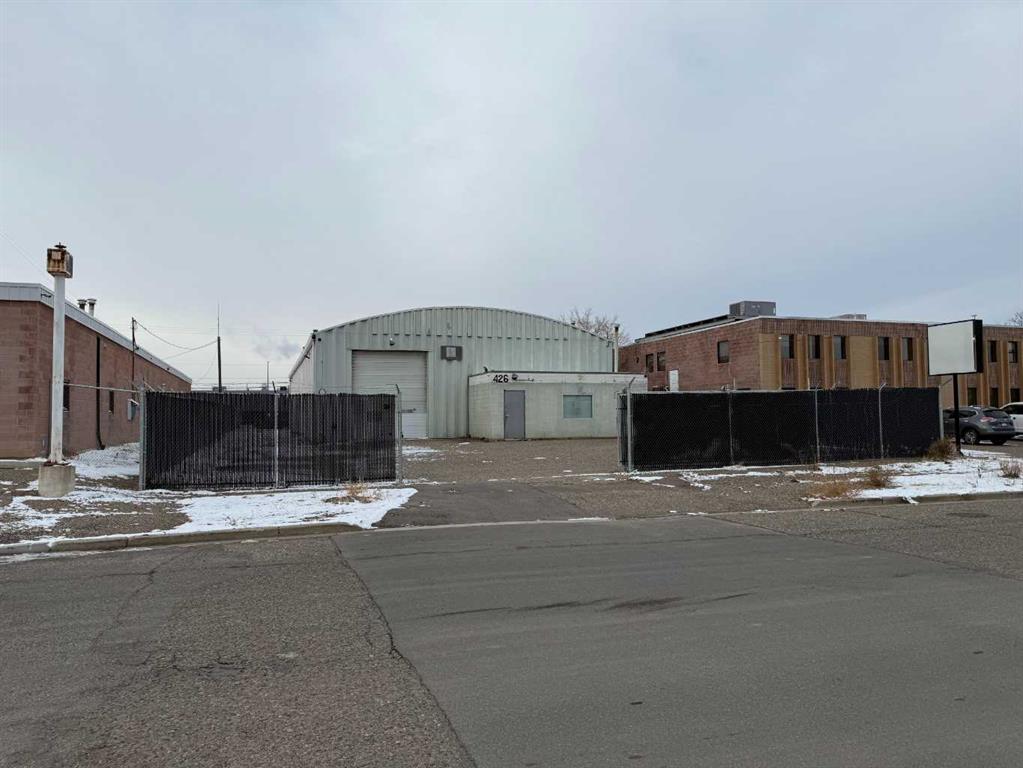 Additional image 2 of 426 10 Street N, Lethbridge, AB, T1H 2C7